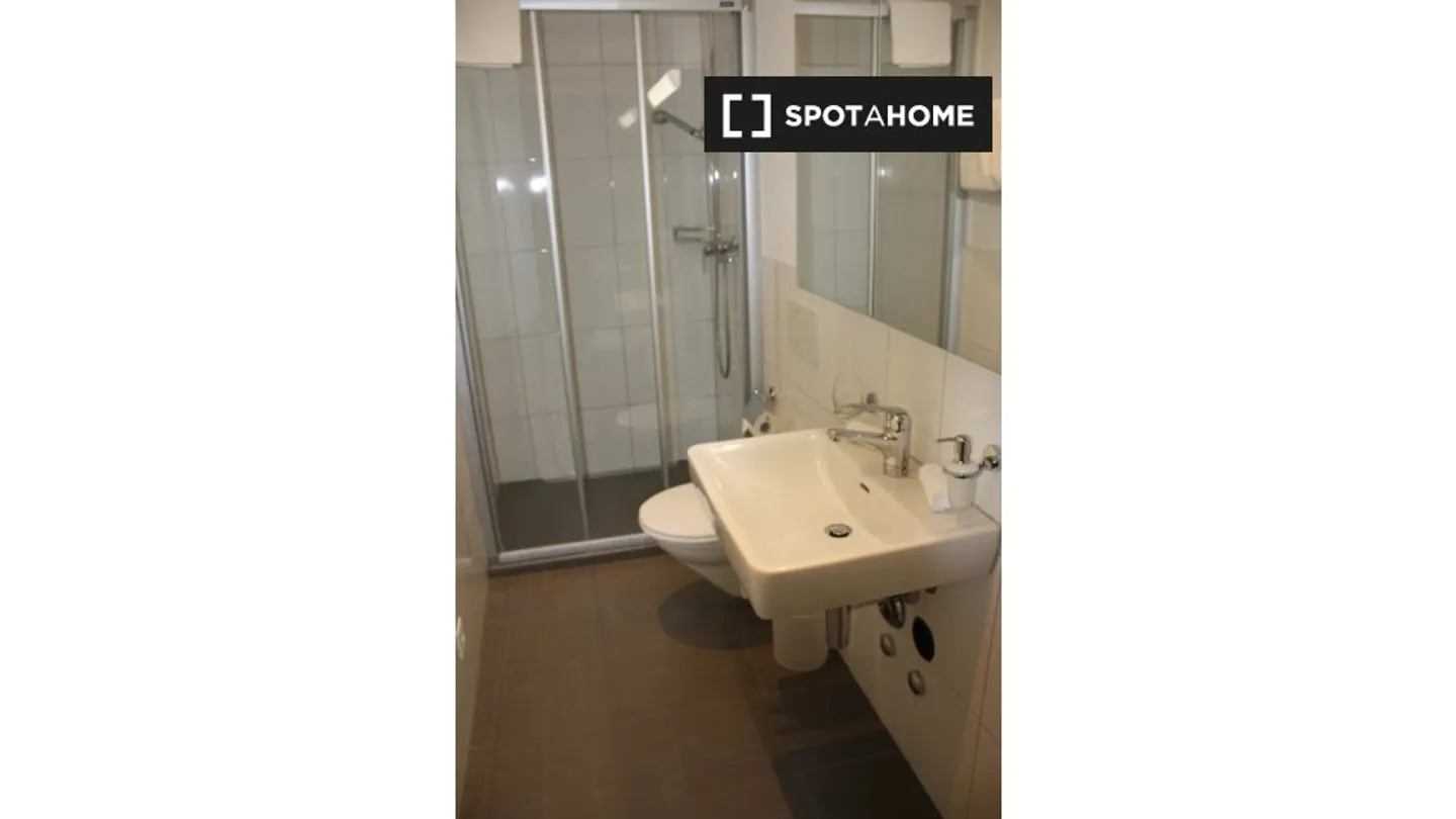 Discover, visit and rent your new home online with full confidence. - Photo 16 of 18