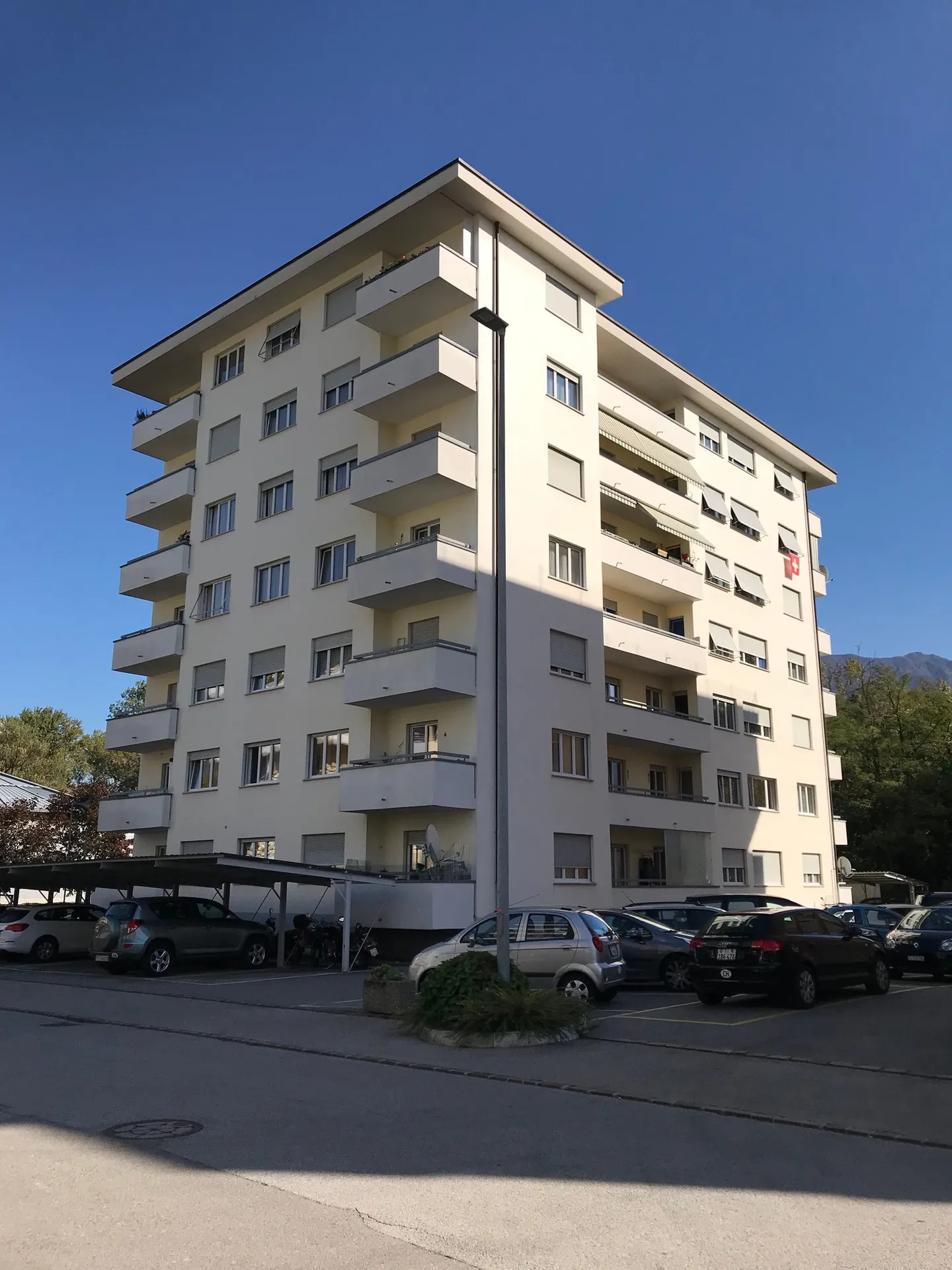 LOCARNO - APPARTAMENTO RISTRUTTURATO DI 3,5 LOCALI - Foto 1 di 5