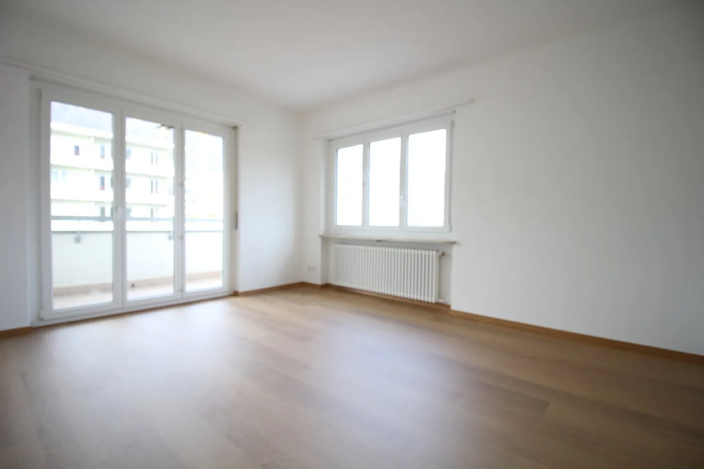 LOCARNO - APPARTAMENTO RISTRUTTURATO DI 3,5 LOCALI - Foto 2 di 5