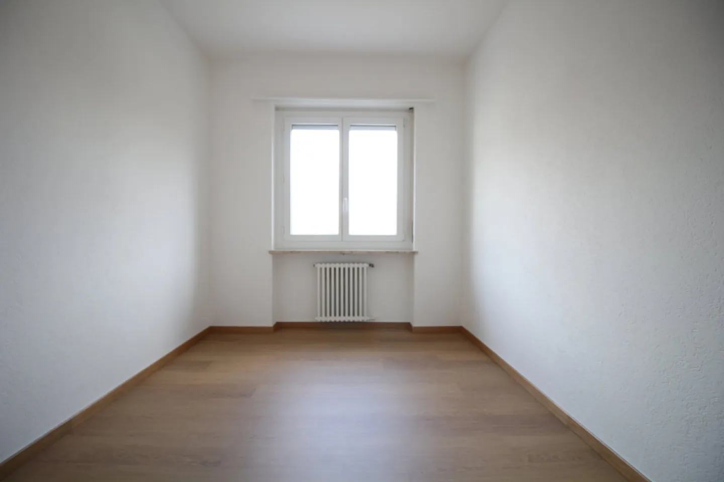 LOCARNO - APPARTAMENTO RISTRUTTURATO DI 3,5 LOCALI - Foto 3 di 5