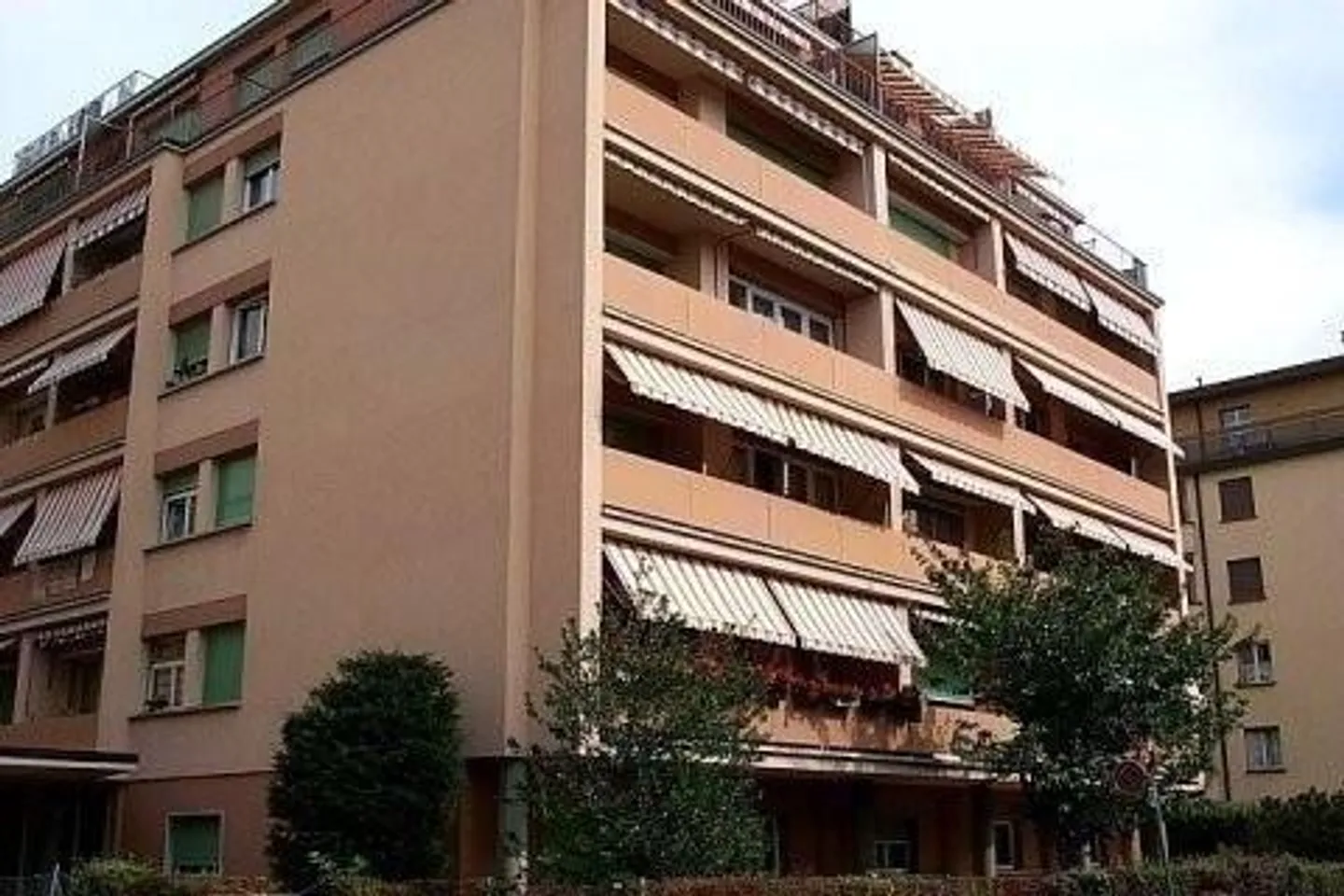 Posto auto esterno in affitto - vicino a Chauderon - Foto 1 di 2