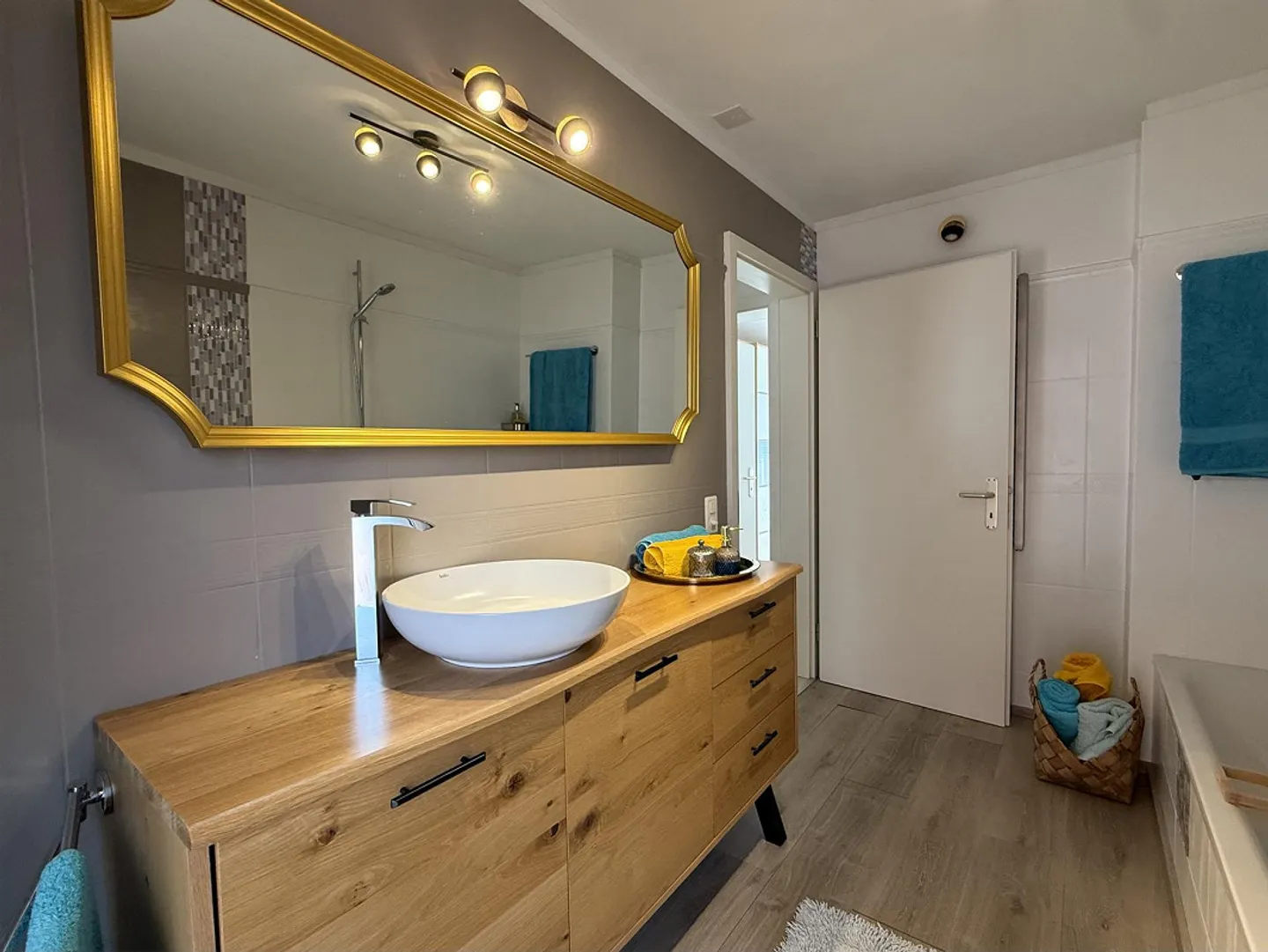 Bright and modern 4.5-room apartment on the sixth floor - Photo 4 of 9
