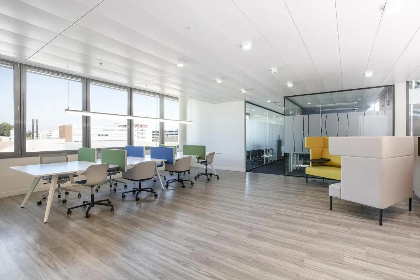 Devenez membre d'une communauté de coworking dans le Regus Business Park - Photo 1 sur 7