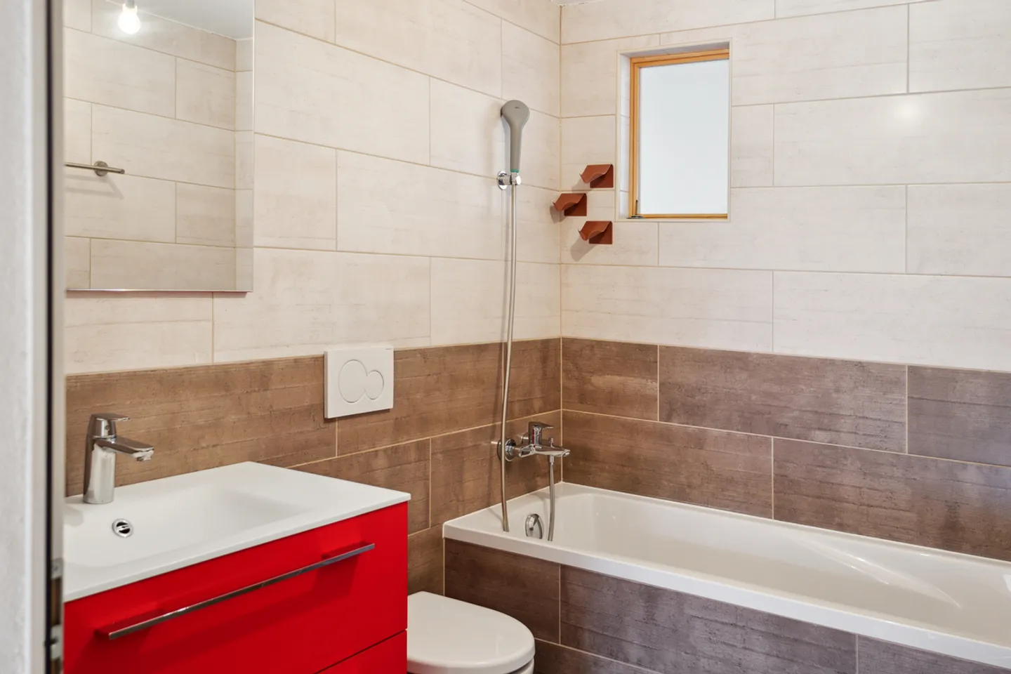 Komfort im Duplex und Ertrag im Erdgeschoss: Haus in Ste-Croix - Foto 10 von 13