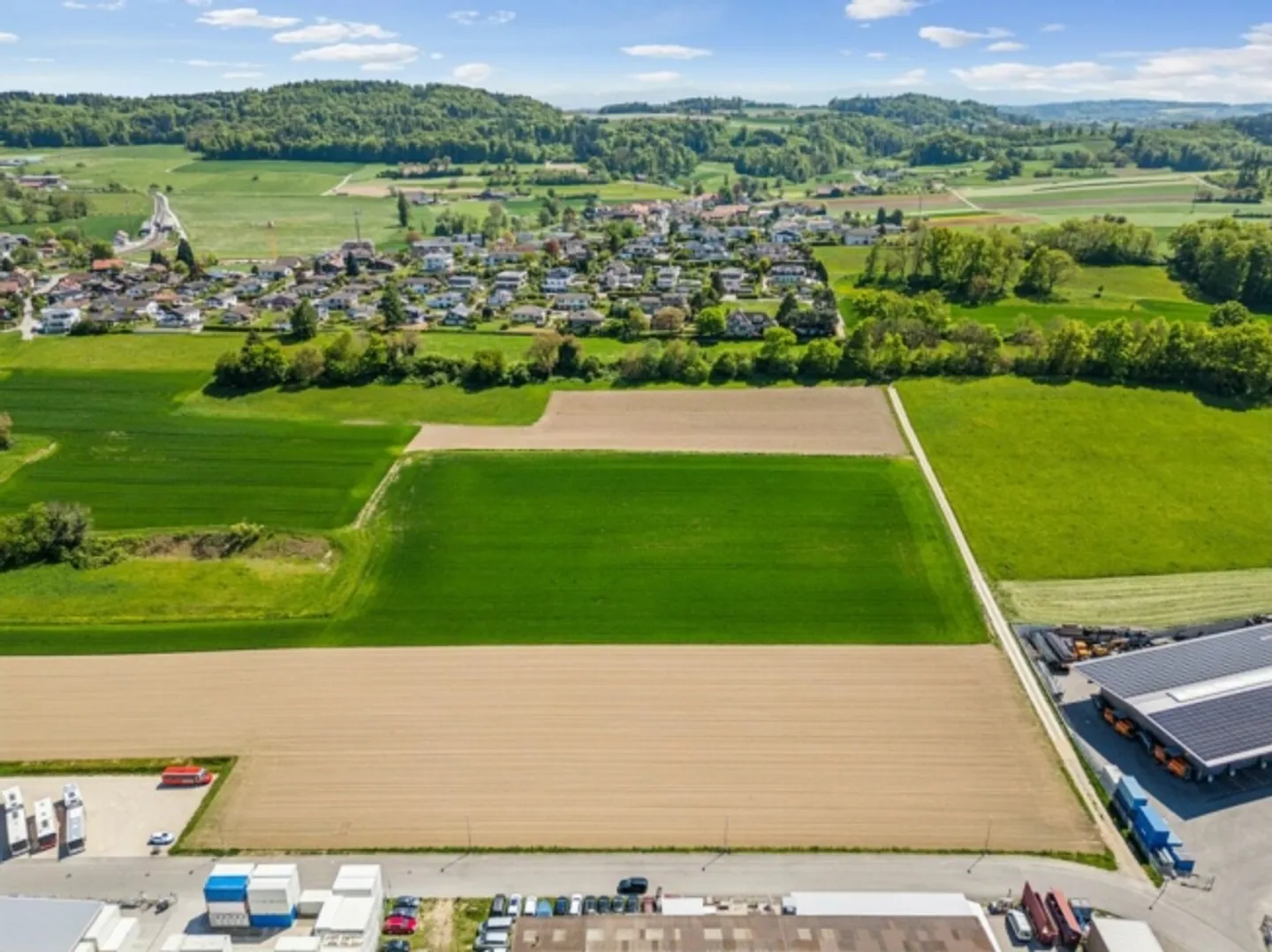 Terreno industriale spazioso nella zona economica desiderata di Murten - Foto 3 di 6