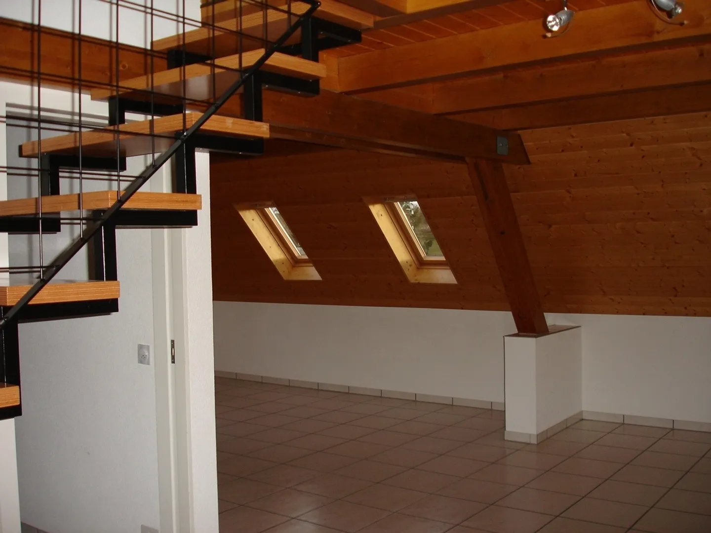 Charmante 4.5-Zimmer-Dachwohnung mit Kellerraum, Kerzers - Foto 5 von 6