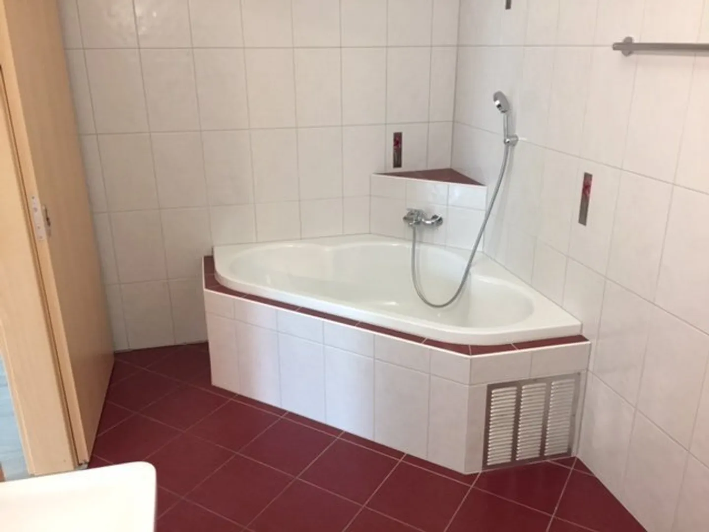 Wunderschöne Erdgeschosswohnung mit 3 1/2 Zimmern zu vermieten - Foto 6 von 13