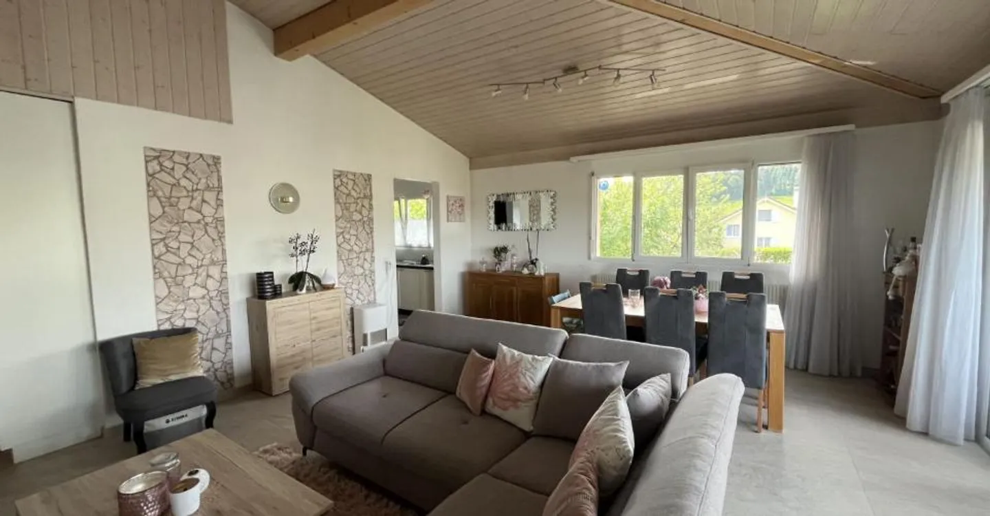 MAGNIFIKANTE DACHGESCHOSSWOHNUNG, SEHR GERÄUMIG UND MODERN - Foto 4 von 13