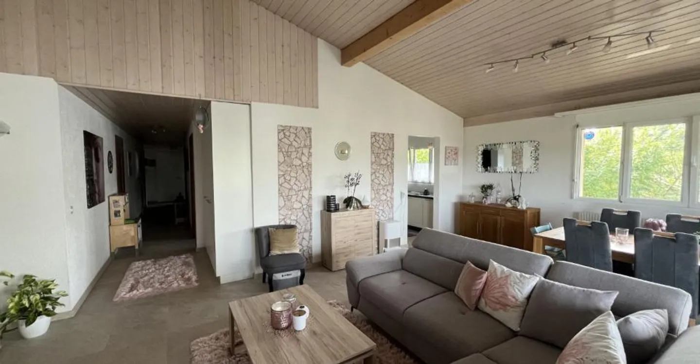 MAGNIFIKANTE DACHGESCHOSSWOHNUNG, SEHR GERÄUMIG UND MODERN - Foto 6 von 13