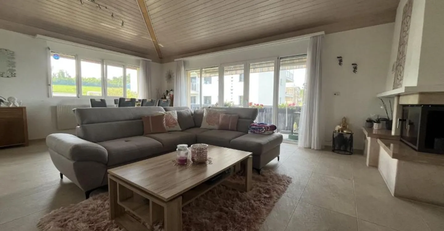 MAGNIFIKANTE DACHGESCHOSSWOHNUNG, SEHR GERÄUMIG UND MODERN - Foto 7 von 13