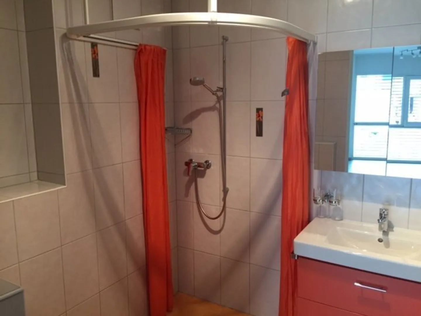 Wunderschöne Erdgeschosswohnung mit 3 1/2 Zimmern zu vermieten - Foto 9 von 13