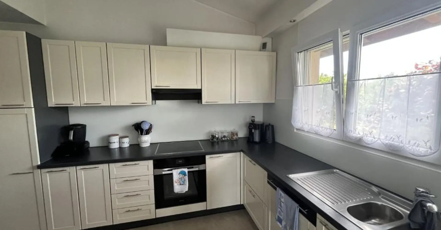 MAGNIFIKANTE DACHGESCHOSSWOHNUNG, SEHR GERÄUMIG UND MODERN - Foto 10 von 13