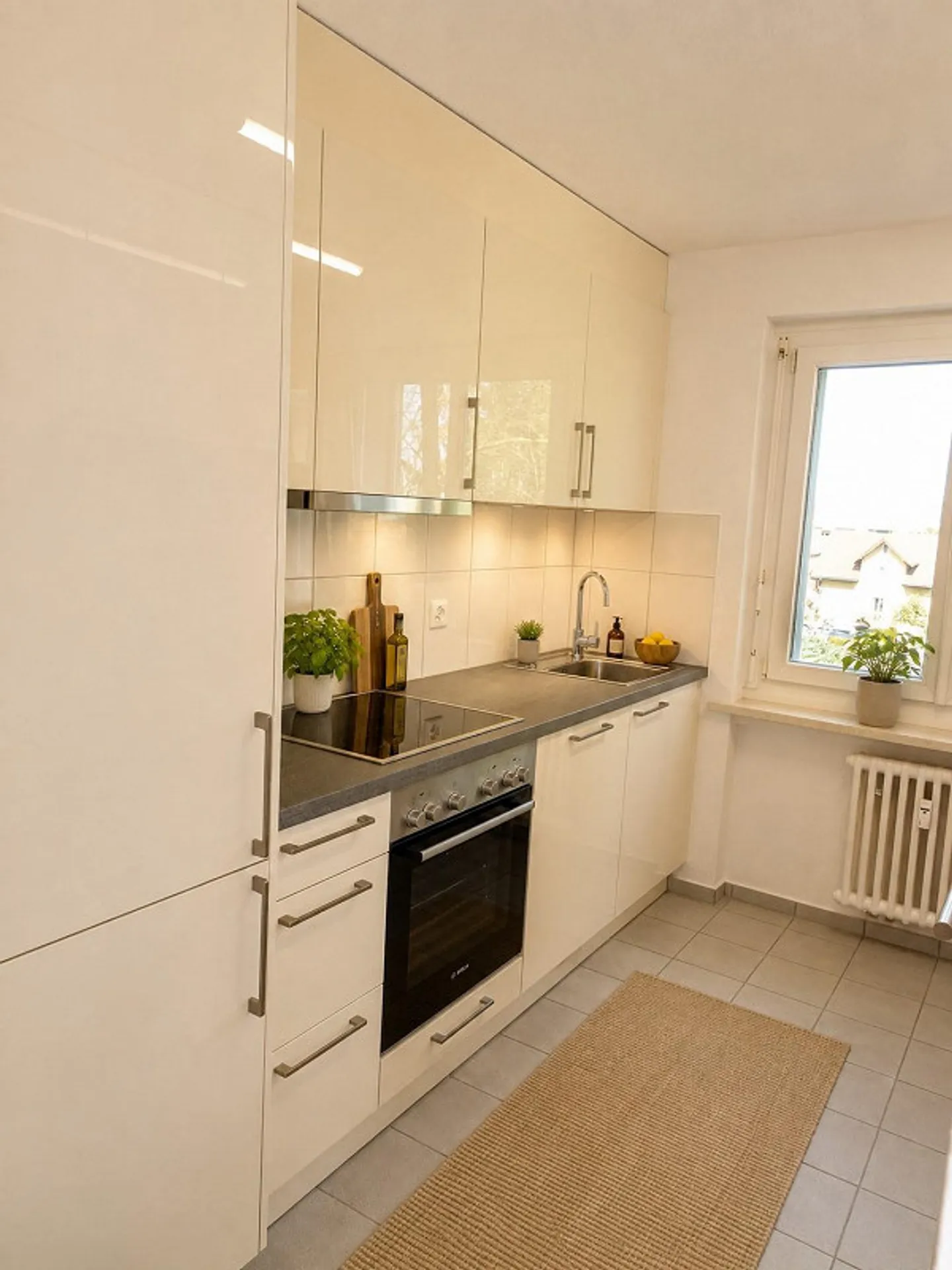 Appartamento amichevole con 4 stanze, balcone e spazio per la propria lavatrice - Foto 3 di 12
