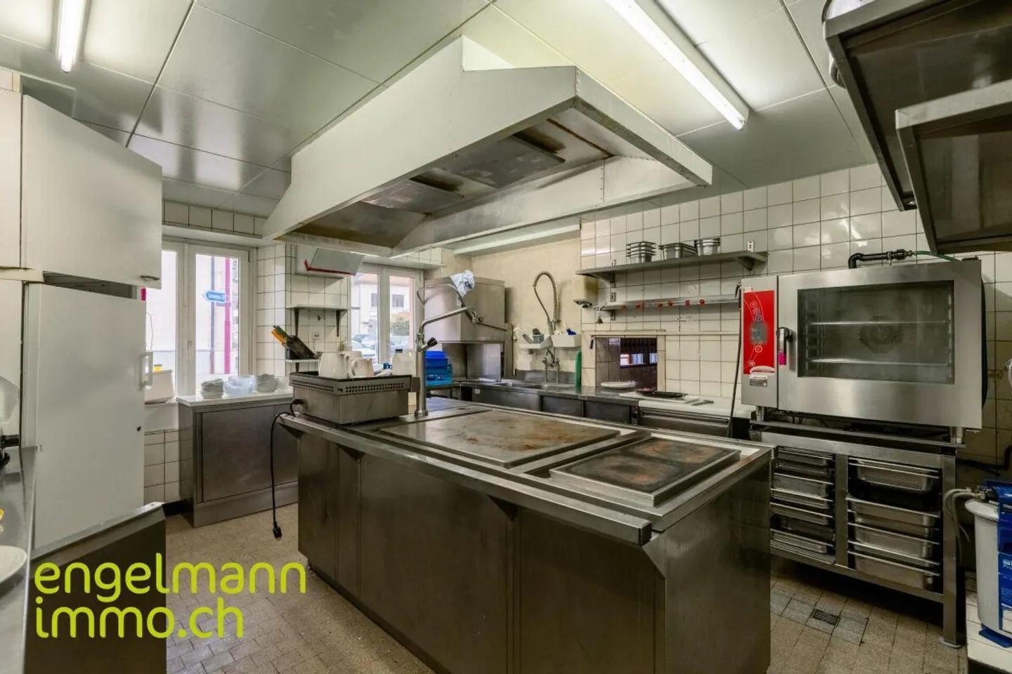 Mixed-use building for sale - Photo 8 of 15