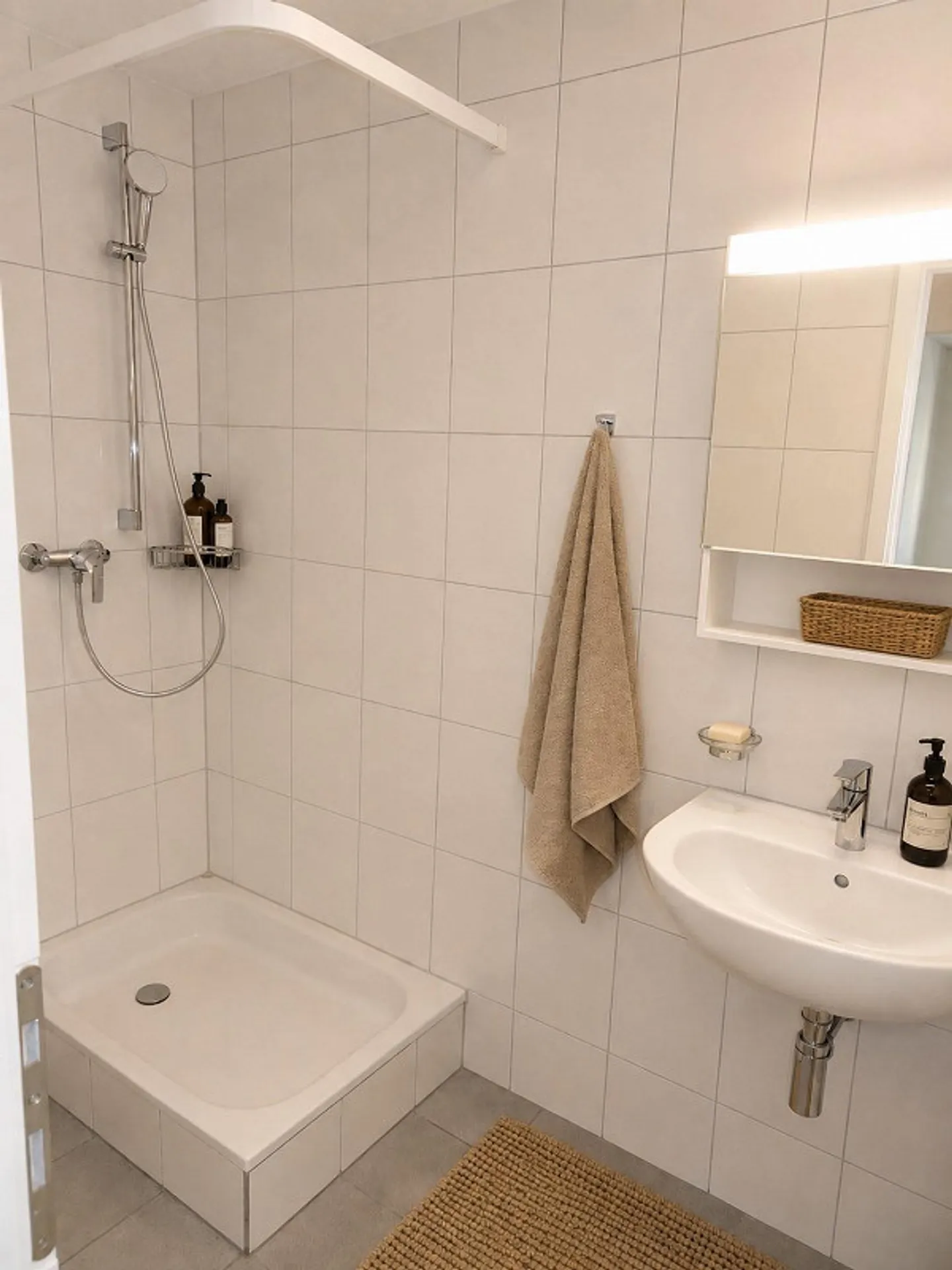 Appartamento amichevole con 4 stanze, balcone e spazio per la propria lavatrice - Foto 8 di 12