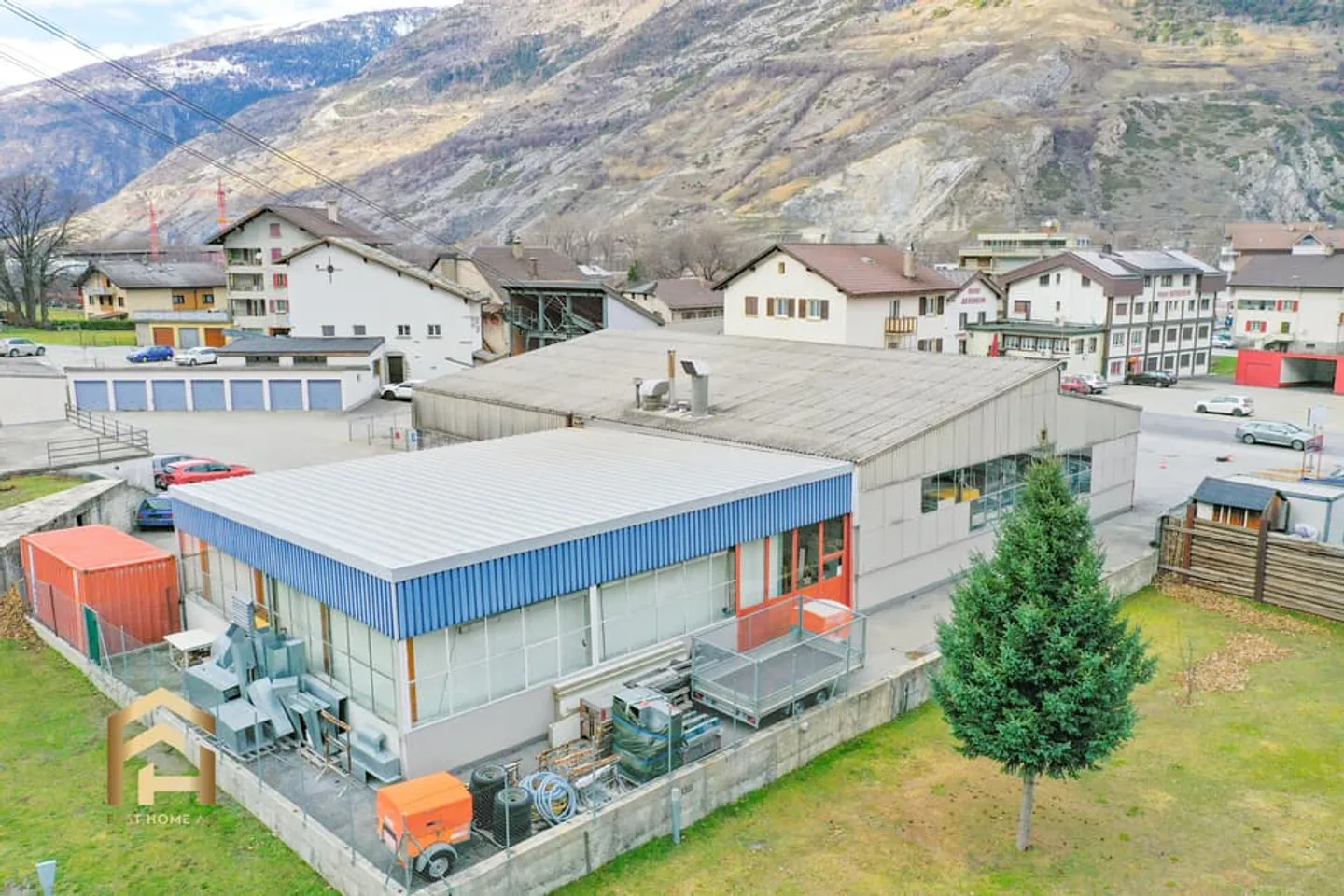 Commercial Hall with Office and Outdoor Area for Rent in Raron - Photo 10 of 13