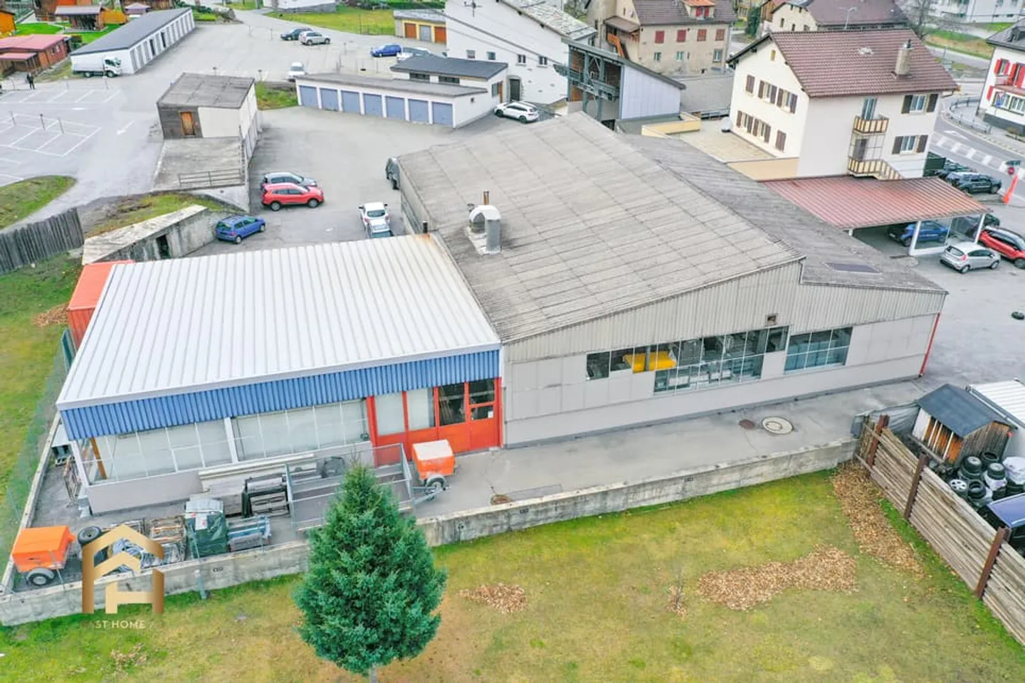 Commercial Hall with Office and Outdoor Area for Rent in Raron - Photo 13 of 13