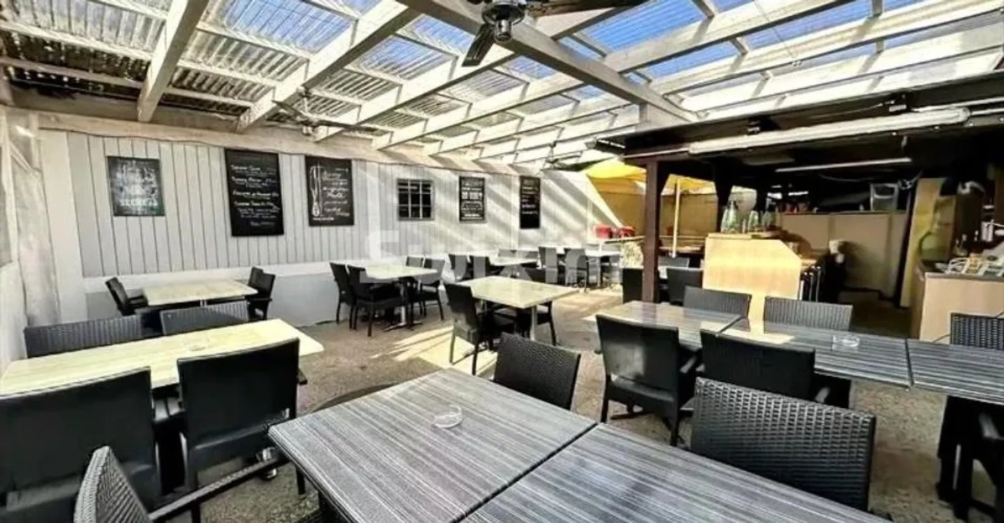 Charming Restaurant & Flat - Photo 2 of 6