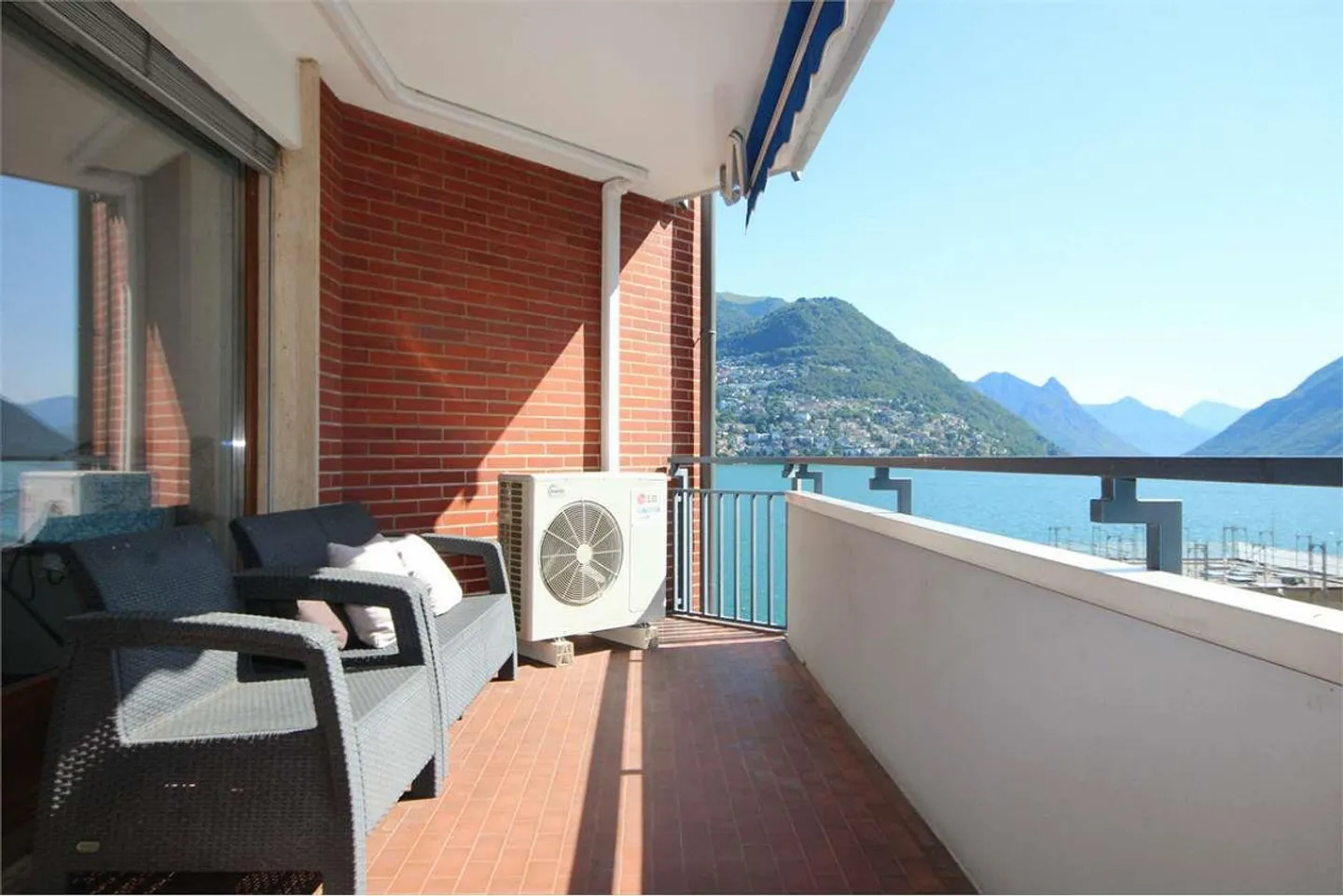 Appartement en première ligne du lac. Résidence secondaire - Photo 1 sur 3