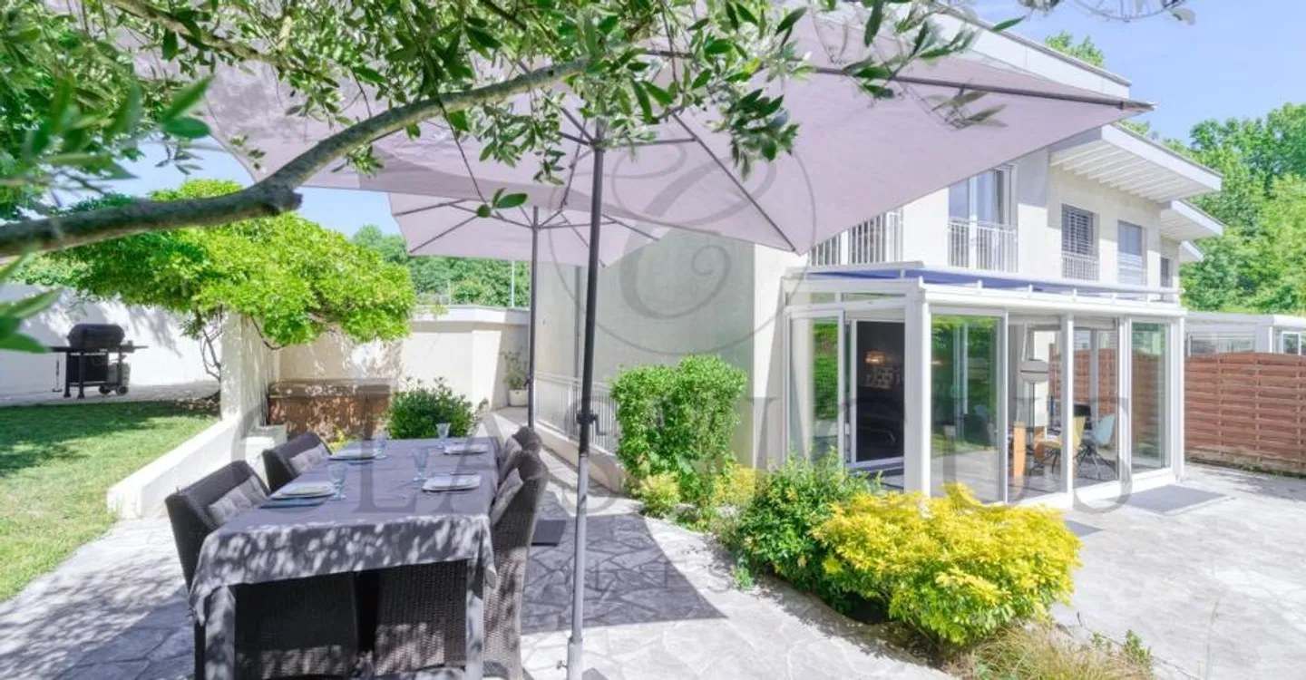 Maison Familiale avec Jardin Privatif - Photo 2 sur 13