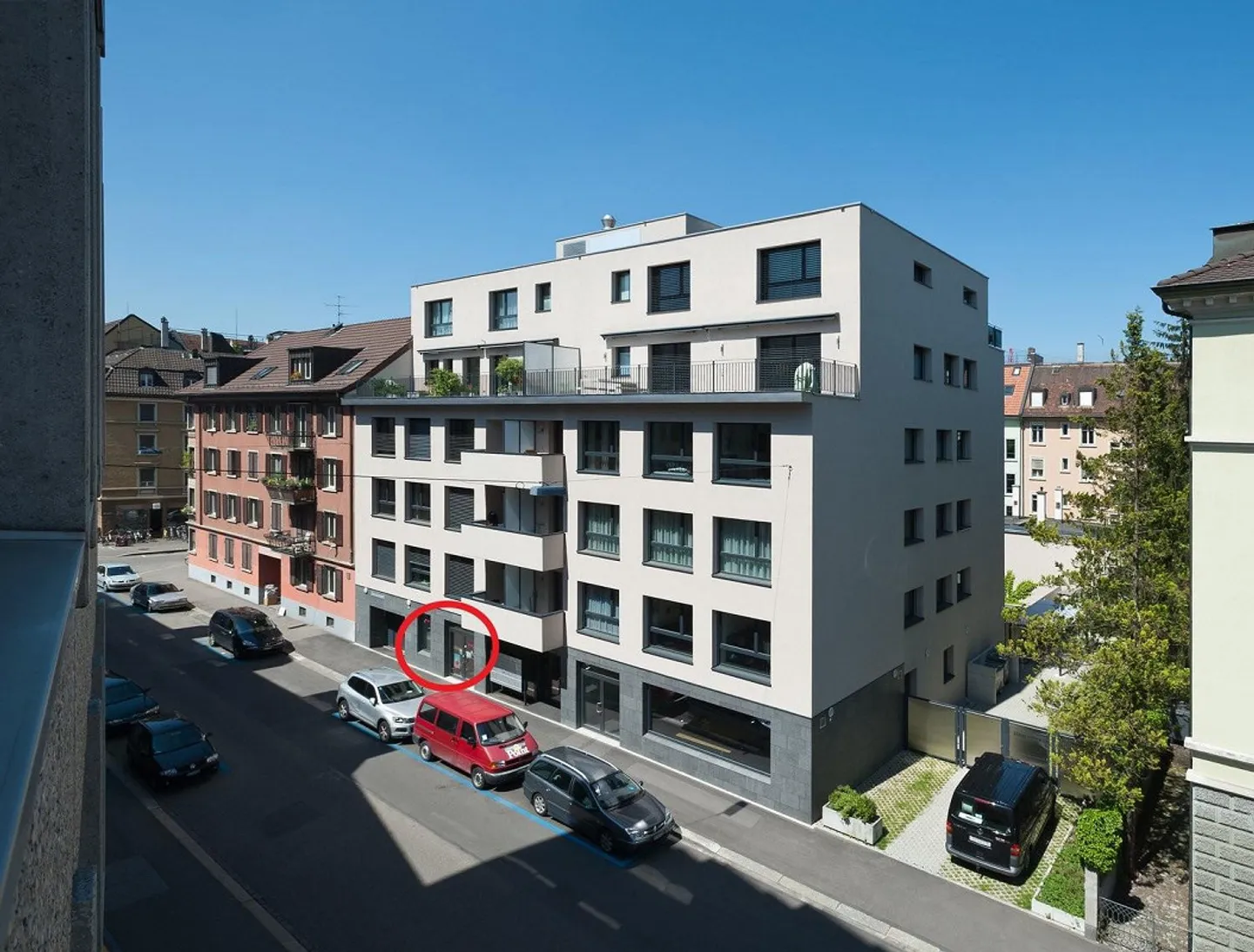 Pratique et central : place de parking souterrain près de la gare - Photo 1 sur 3