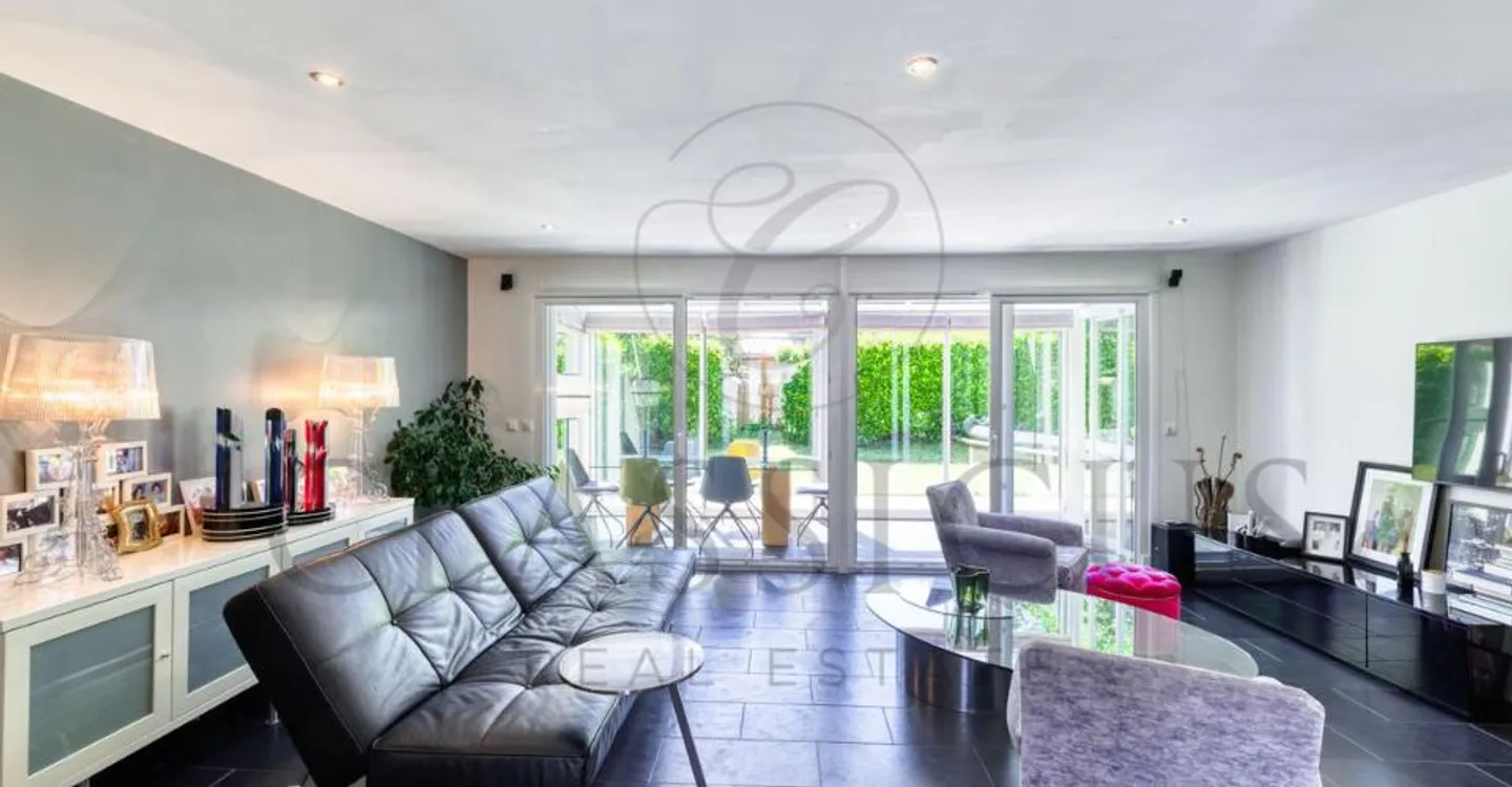 Maison Familiale avec Jardin Privatif - Photo 3 sur 13