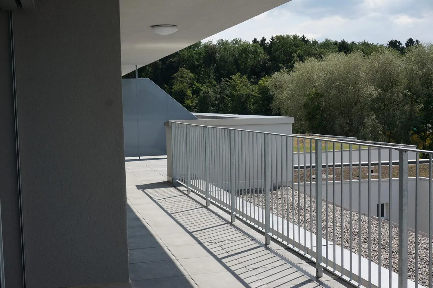 Sonnige Attikawohnung mit grosser Terrasse - Foto 3 von 10