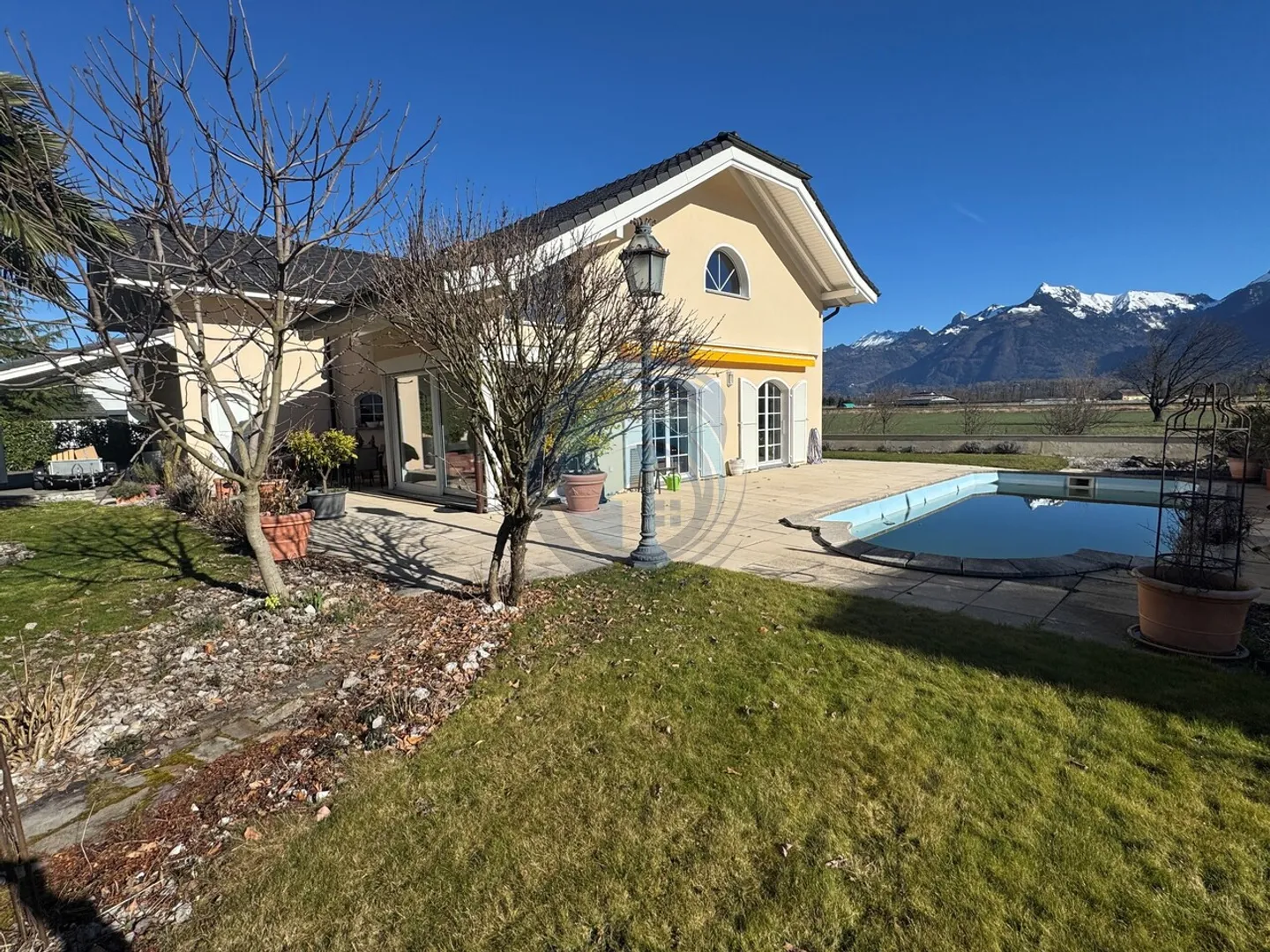 Charming Individual Villa 6.5 Rooms with Pool and Large Land - Photo 3 of 14