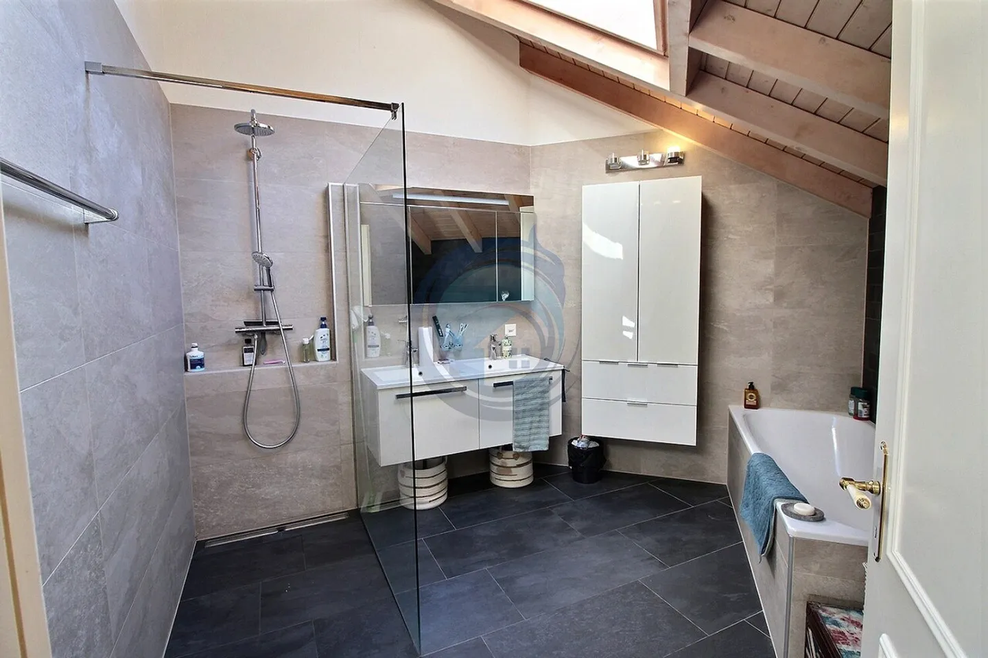 Charming Individual Villa 6.5 Rooms with Pool and Large Land - Photo 13 of 14