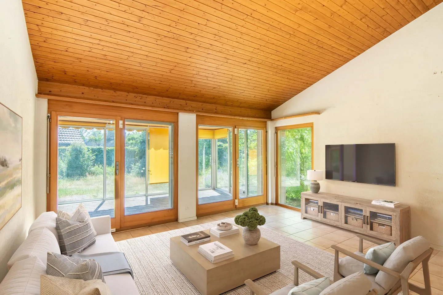 Bien à rénover avec un grand potentiel de nouvelle construction ou de transformation : maison individuelle de 5,5 pièces à seulement 10 minutes à pied du lac de Bienne ! - Photo 5 sur 13