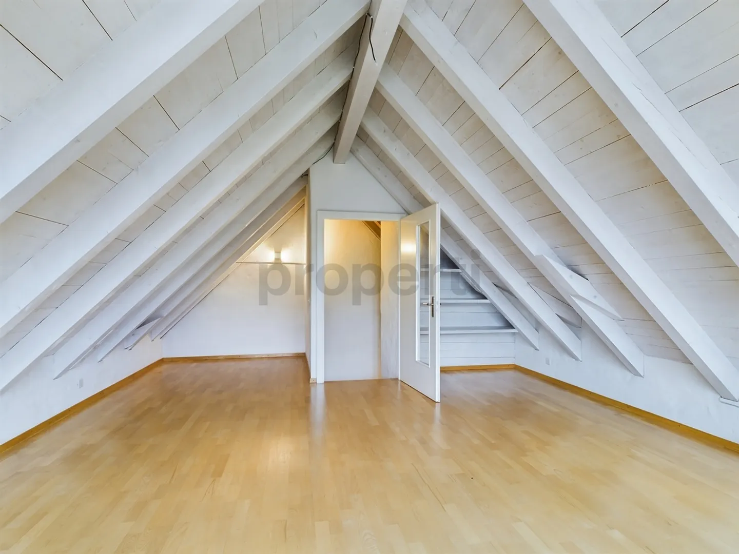 Casa duplex tranquilla di 3,5 stanze con bel giardino e piccolo stagno a Maisprach - Foto 6 di 13