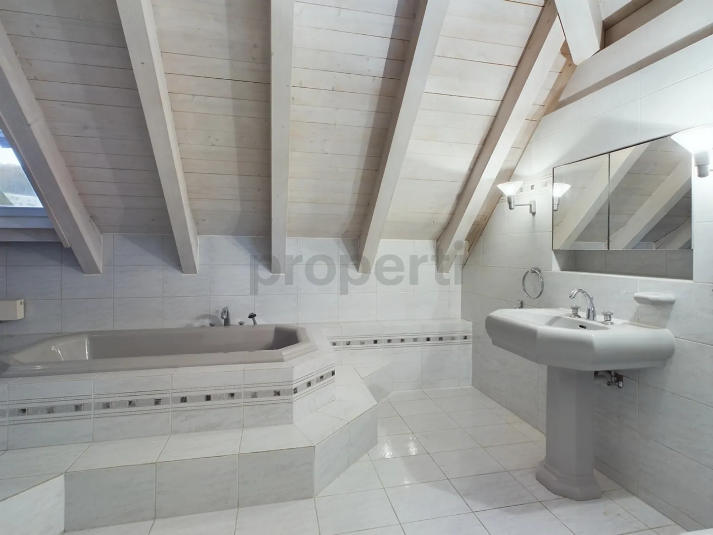 Casa duplex tranquilla di 3,5 stanze con bel giardino e piccolo stagno a Maisprach - Foto 9 di 13