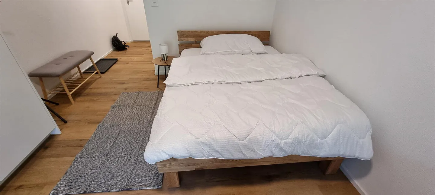 Nouveau bâtiment - chambre meublée avec douche/WC privée + balcon - comme à l'hôtel - Photo 2 sur 15