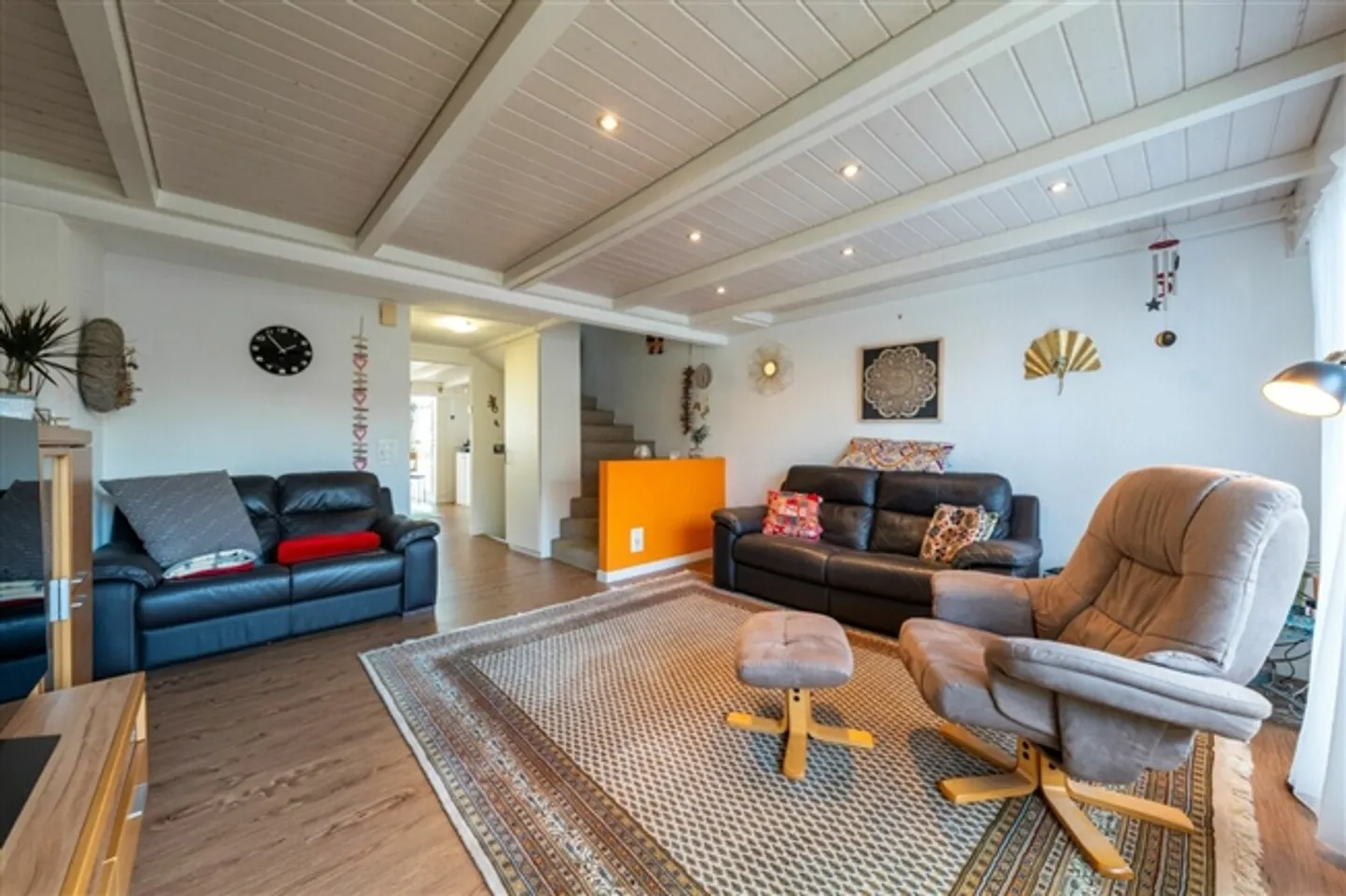 Terraced house with garden and ideal city location - Photo 3 of 13