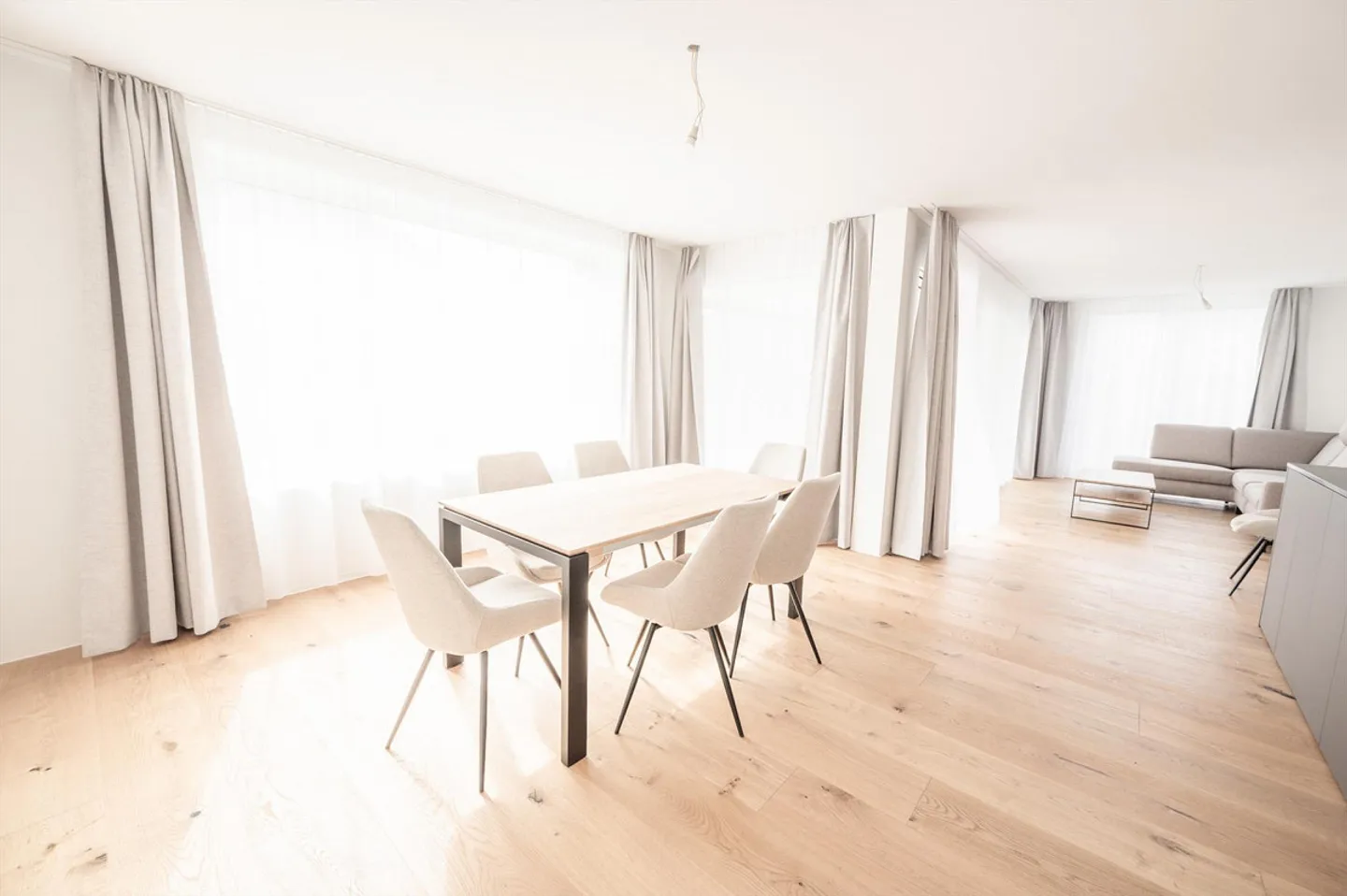 Appartement moderne et lumineux de 4,5 pièces (première occupation) - Photo 2 sur 6