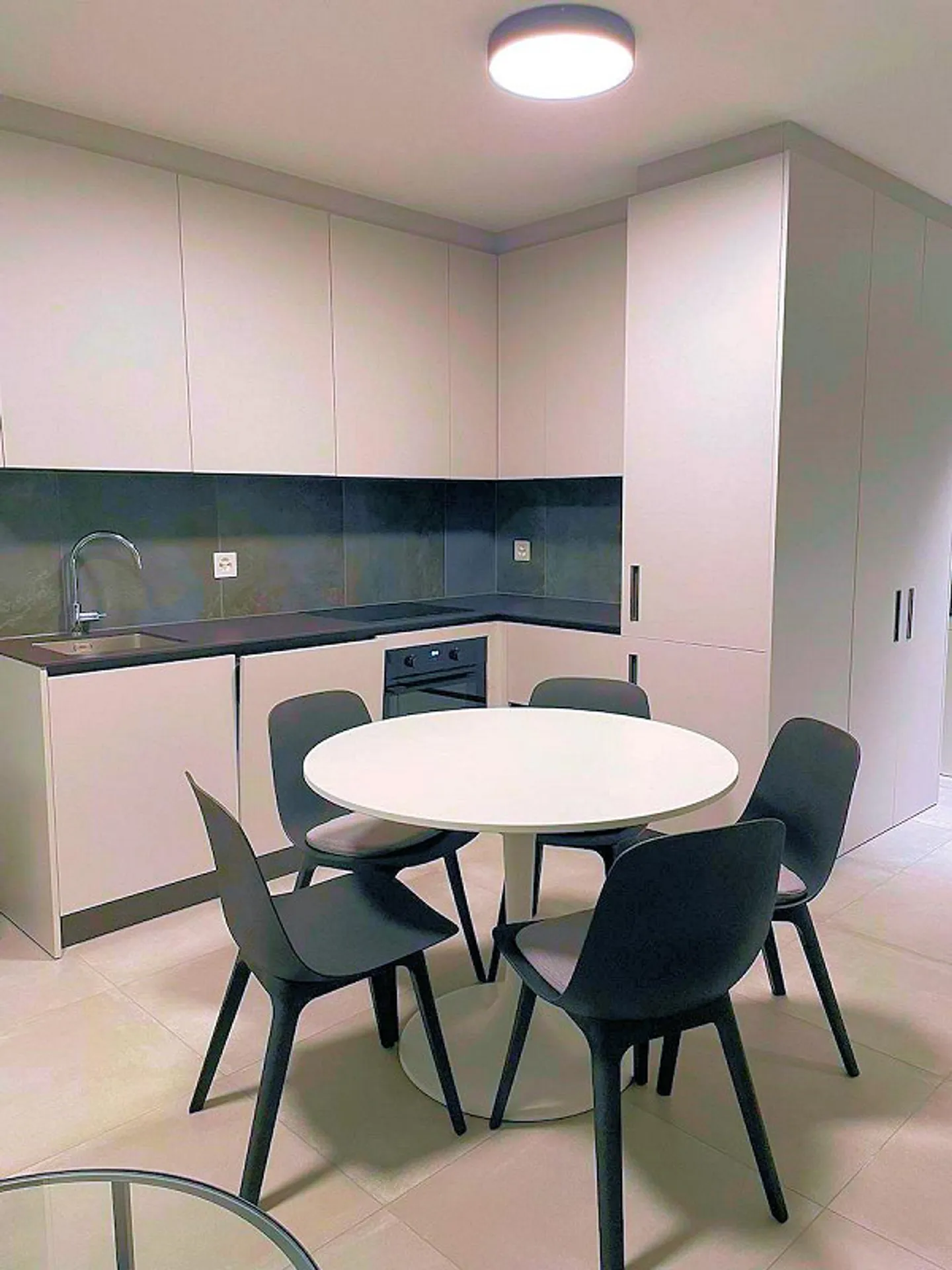 Furnished 2.5-room apartment in Morbio Inf. – Modern and bright - Photo 3 of 8