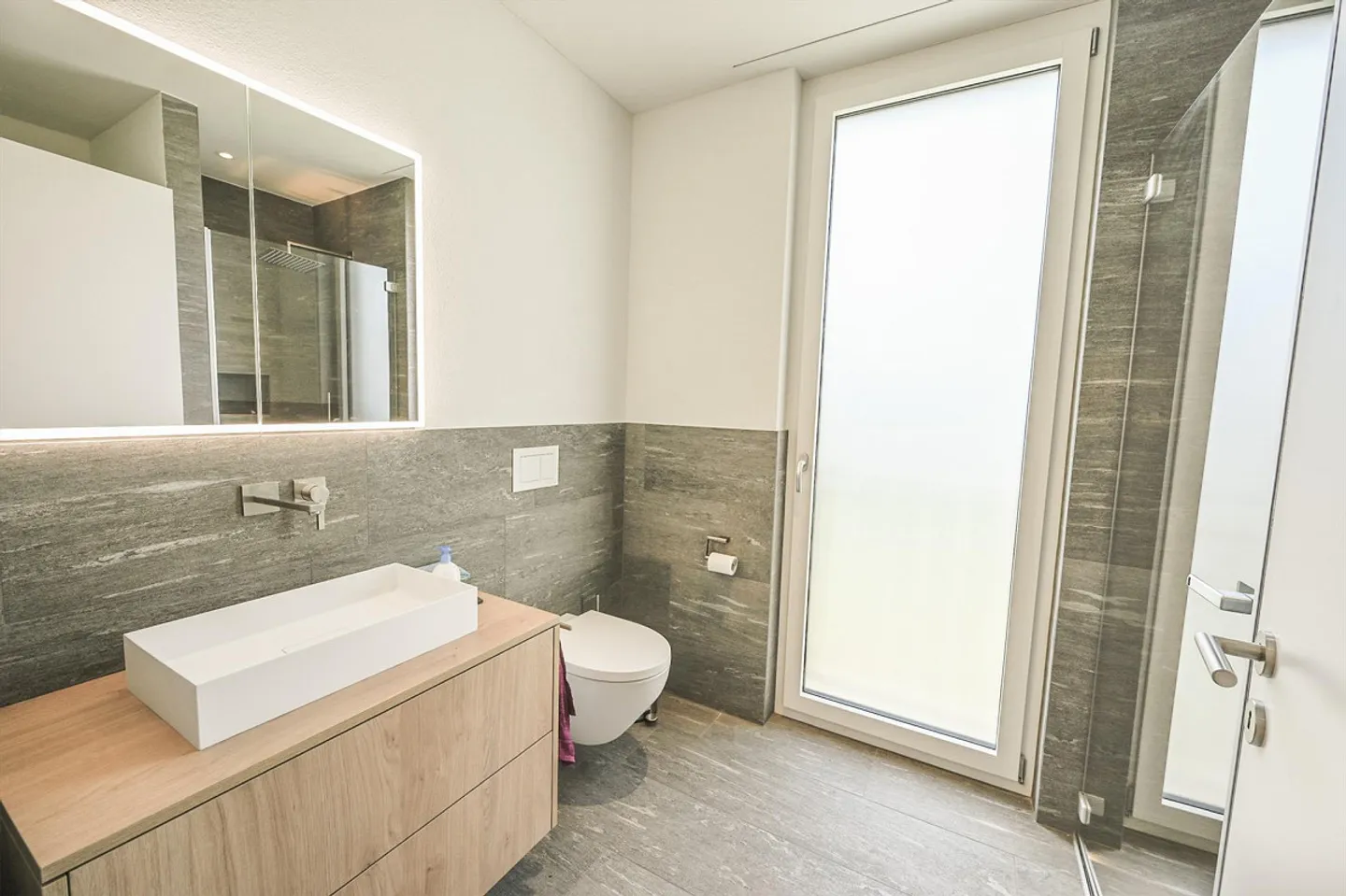 Appartement moderne et lumineux de 4,5 pièces (première occupation) - Photo 5 sur 6