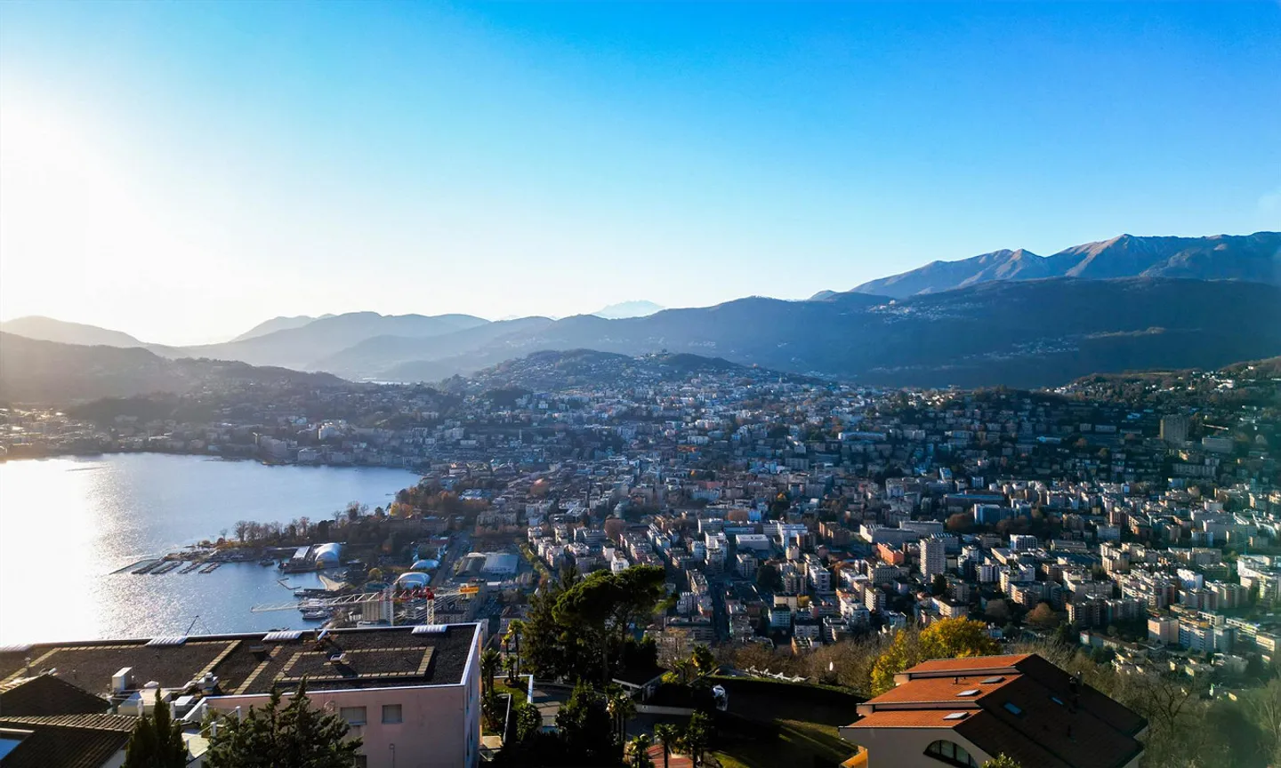 Geräumige 3.5-Zimmer-Wohnung mit atemberaubendem Seeblick in Aldesago - Foto 2 von 10
