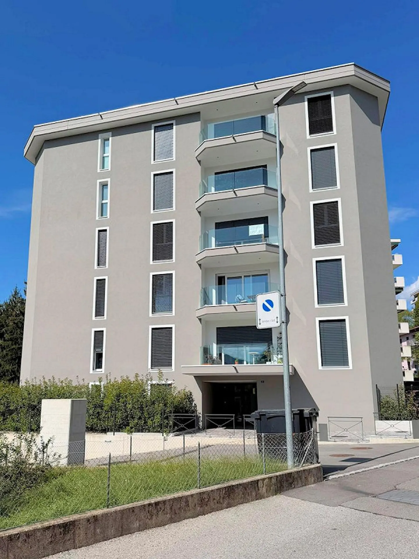 Furnished 2.5-room apartment in Morbio Inf. – Modern and bright - Photo 1 of 8