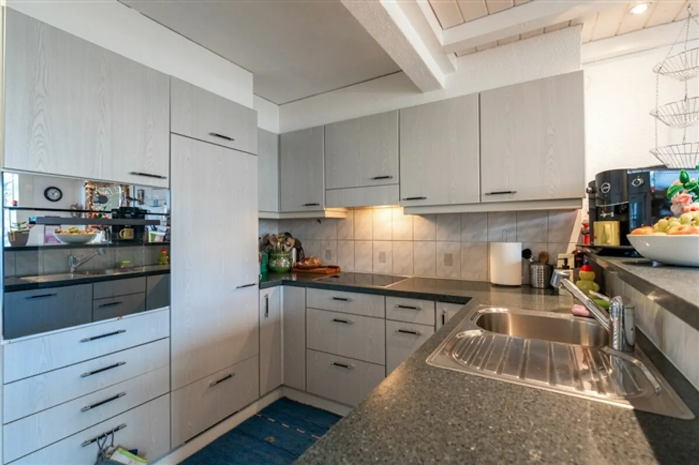 Terraced house with garden and ideal city location - Photo 5 of 13