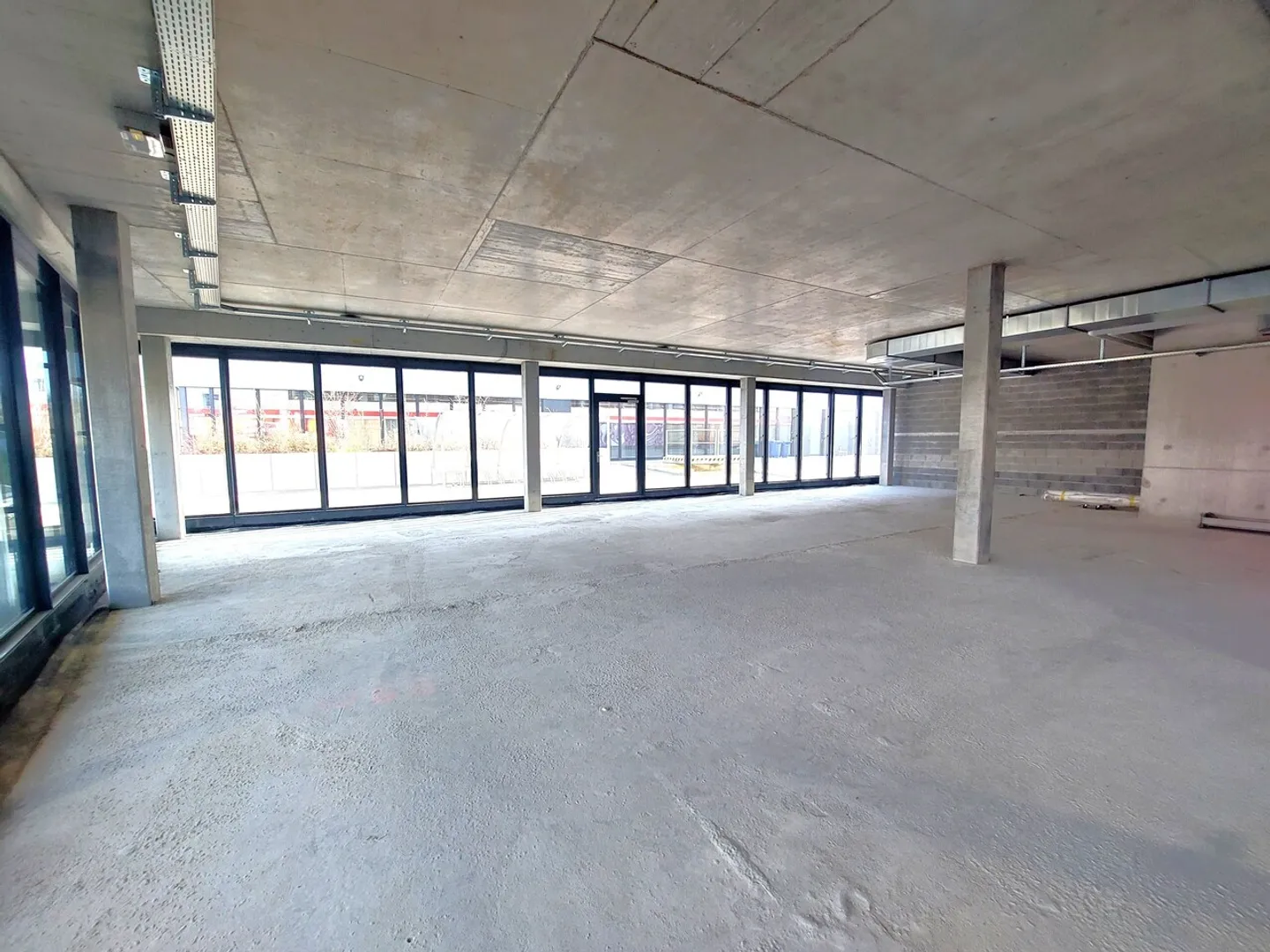Commercial space on the ground floor 210 m2 - Close to amenities - Photo 5 of 6