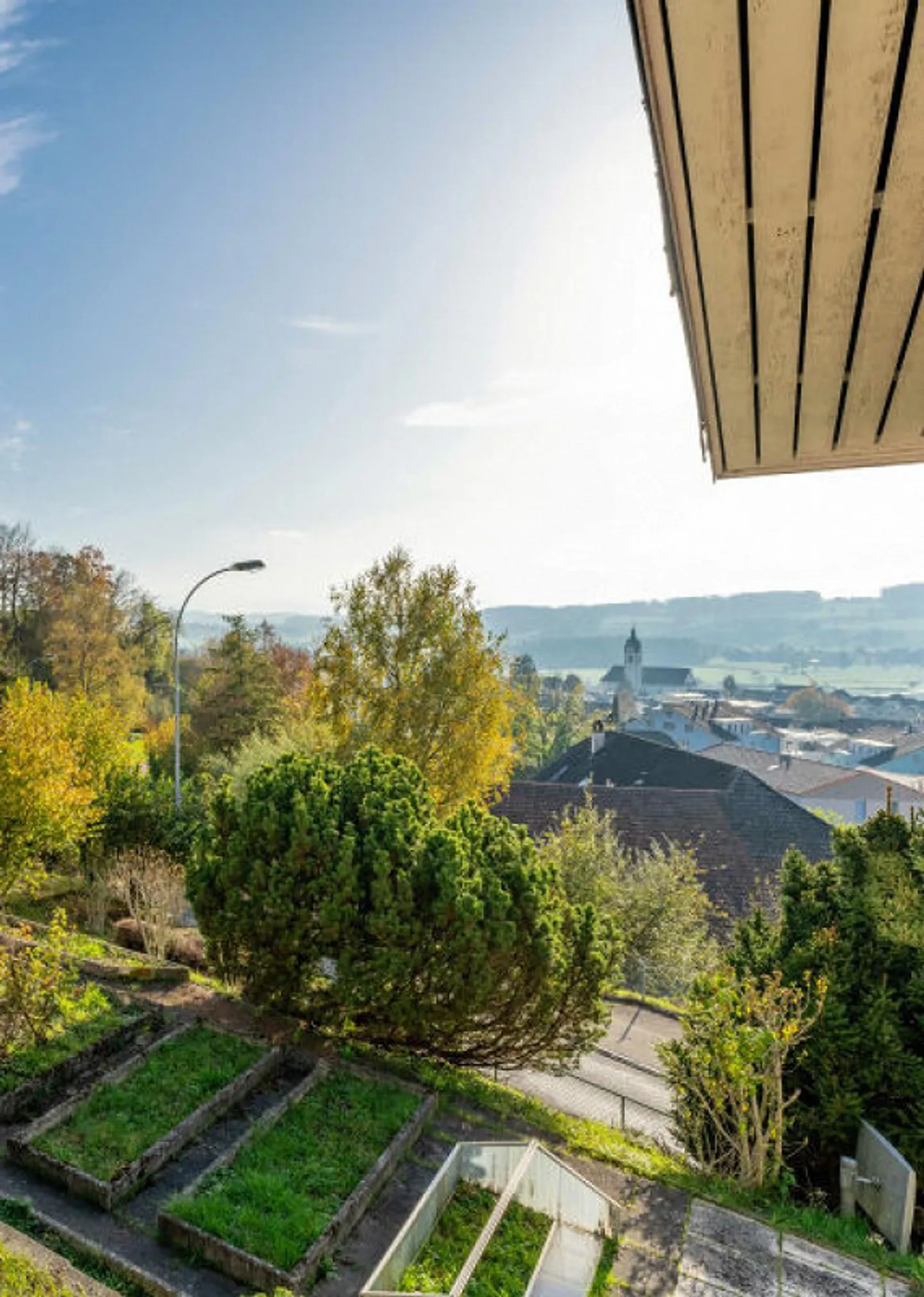 Saniertes Haus mit Atelier - Foto 2 von 2