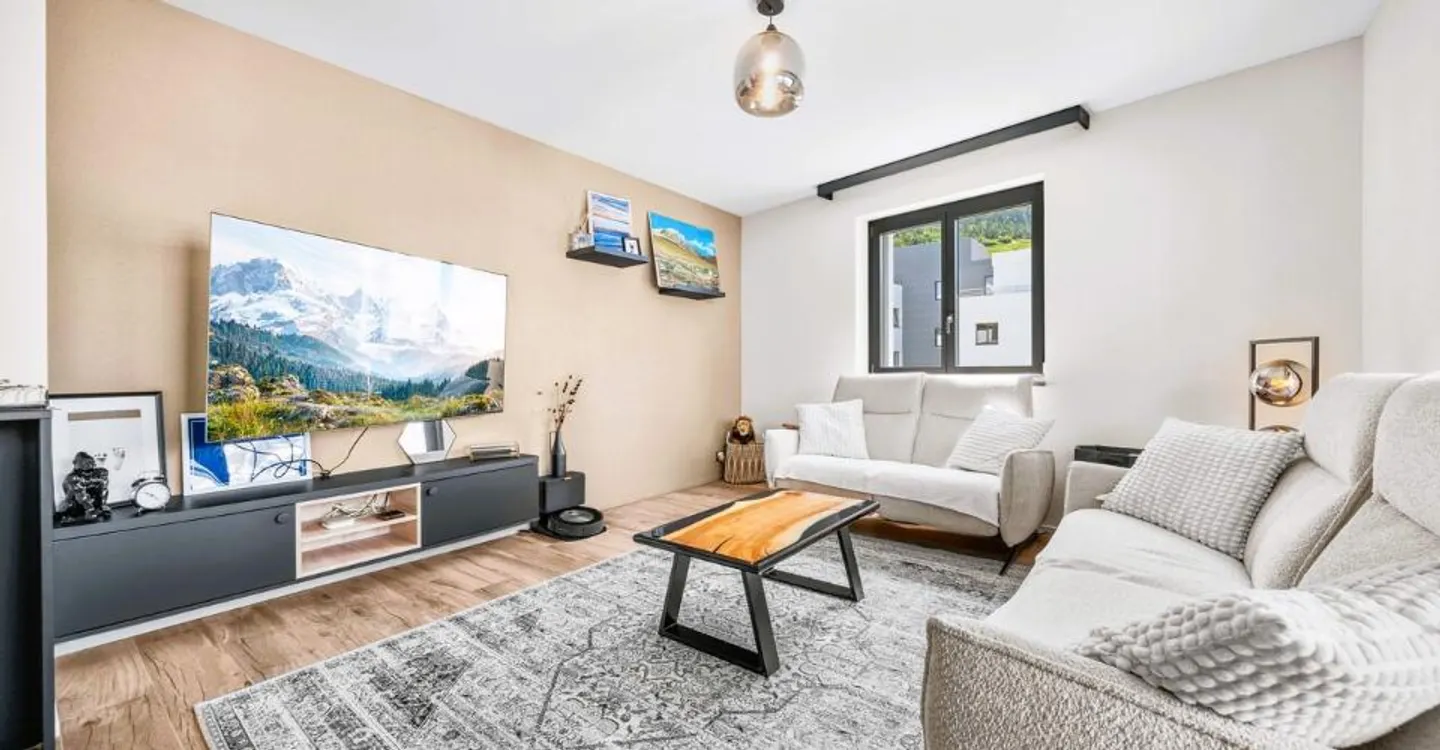 Very nice 4.5 rooms with quality finishes and materials - Photo 2 of 6
