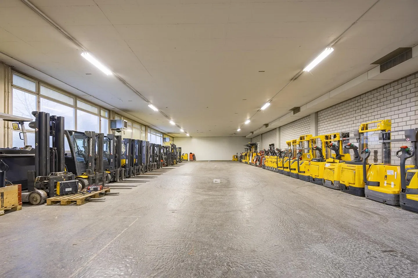 Attractive commercial space on the ground floor - Photo 3 of 7