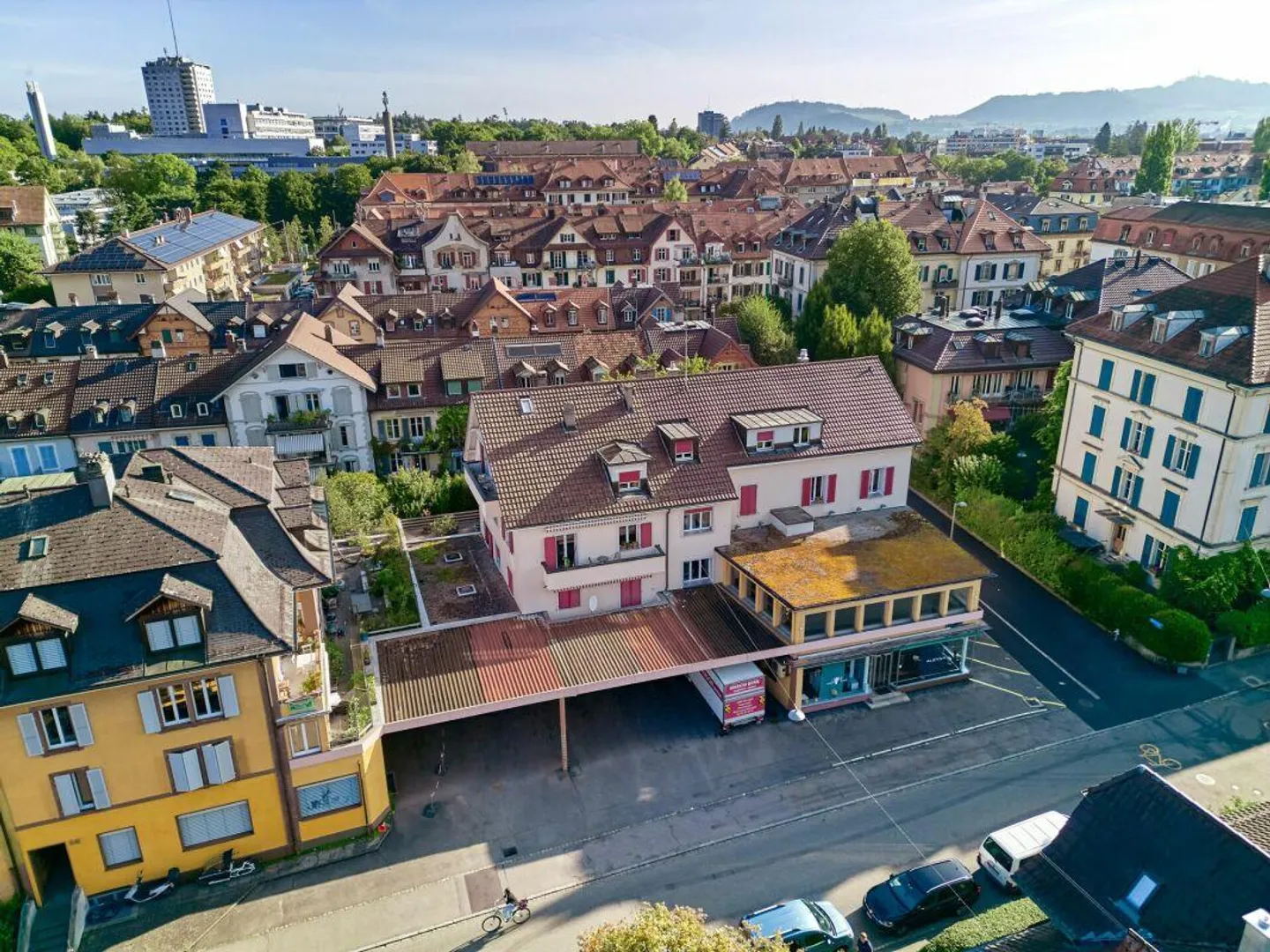 Spazio commerciale con area vendita al piano terra (500m2 di cui 90 m2 di negozio) ... - Foto 3 di 3