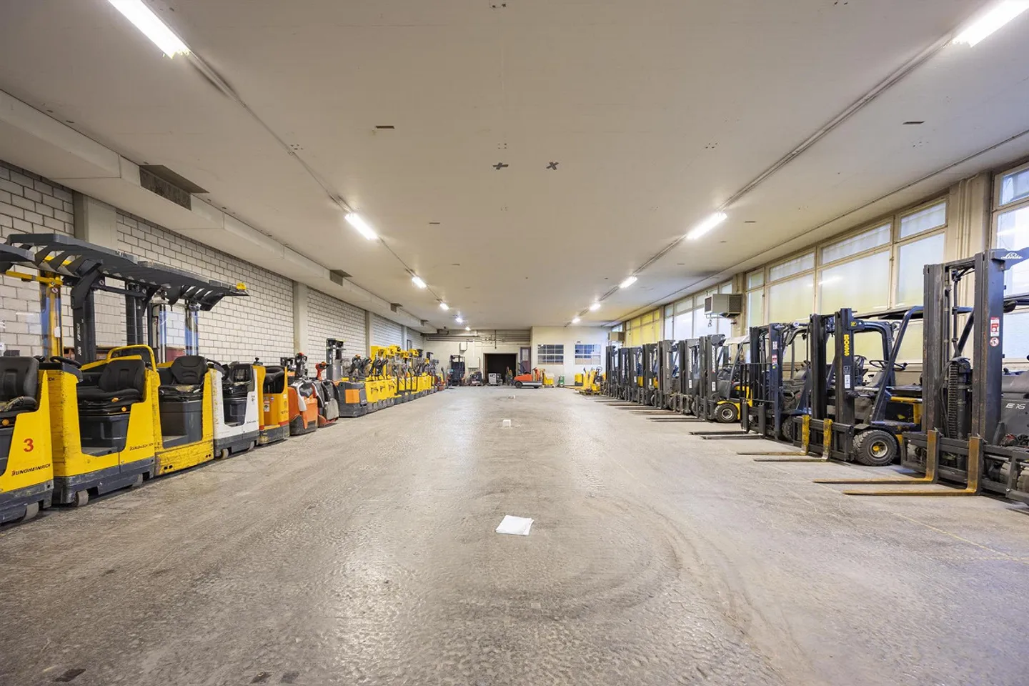 Attractive commercial space on the ground floor - Photo 4 of 7