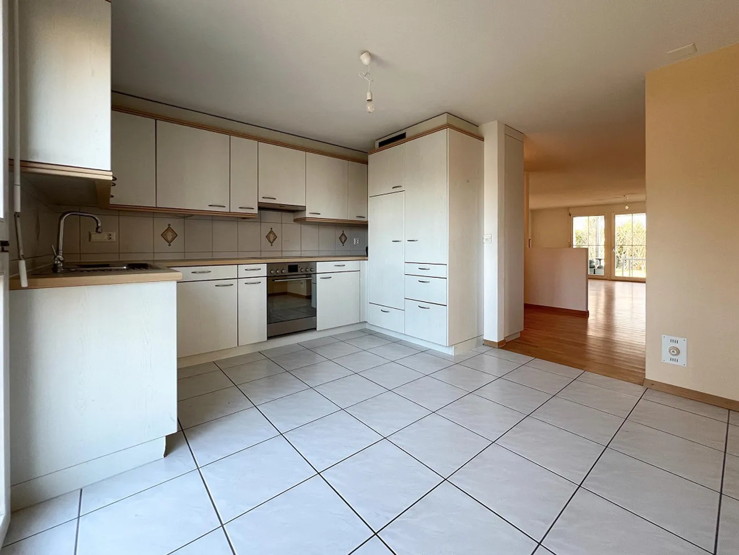 Appartement au rez-de-chaussée dans un quartier calme et familial - Photo 3 sur 18