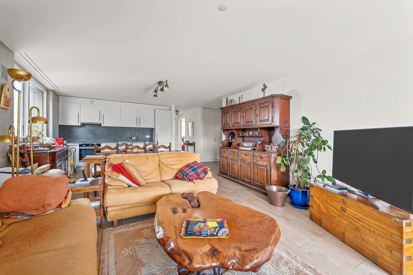 Elegante 3-Zimmer-Wohnung mit Balkon und freiem Blick im Herzen von Aigle - verfügbar ab 1. Juni 2026 - Foto 3 von 10