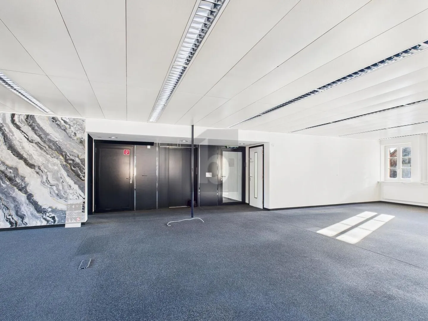 LICHTDURCHFLUTET UND AN PERFEKTER LAGE - Foto 4 von 6