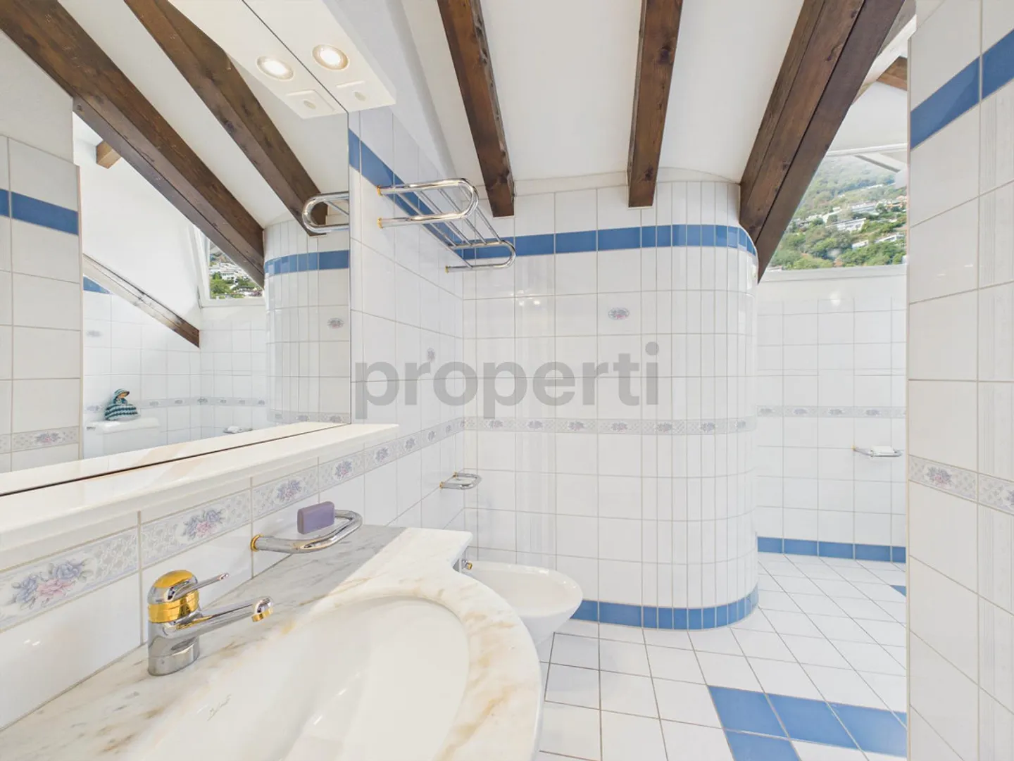 Prestigious 5.5-room penthouse with spectacular lake view - Photo 10 of 12